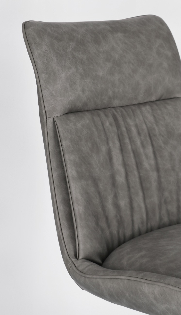 Der Esszimmerstuhl Jordan überzeugt mit seinem modernen Stil. Gefertigt wurde er aus Kunstleder, welches einen grauen Farbton besitzt. Das Gestell ist aus Metall und hat eine schwarze Farbe.