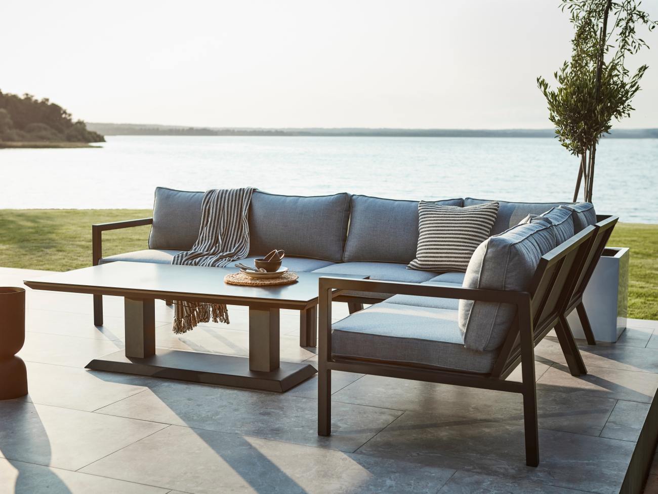 Gartencouchtisch Heis 150x79 cm, Schwarz