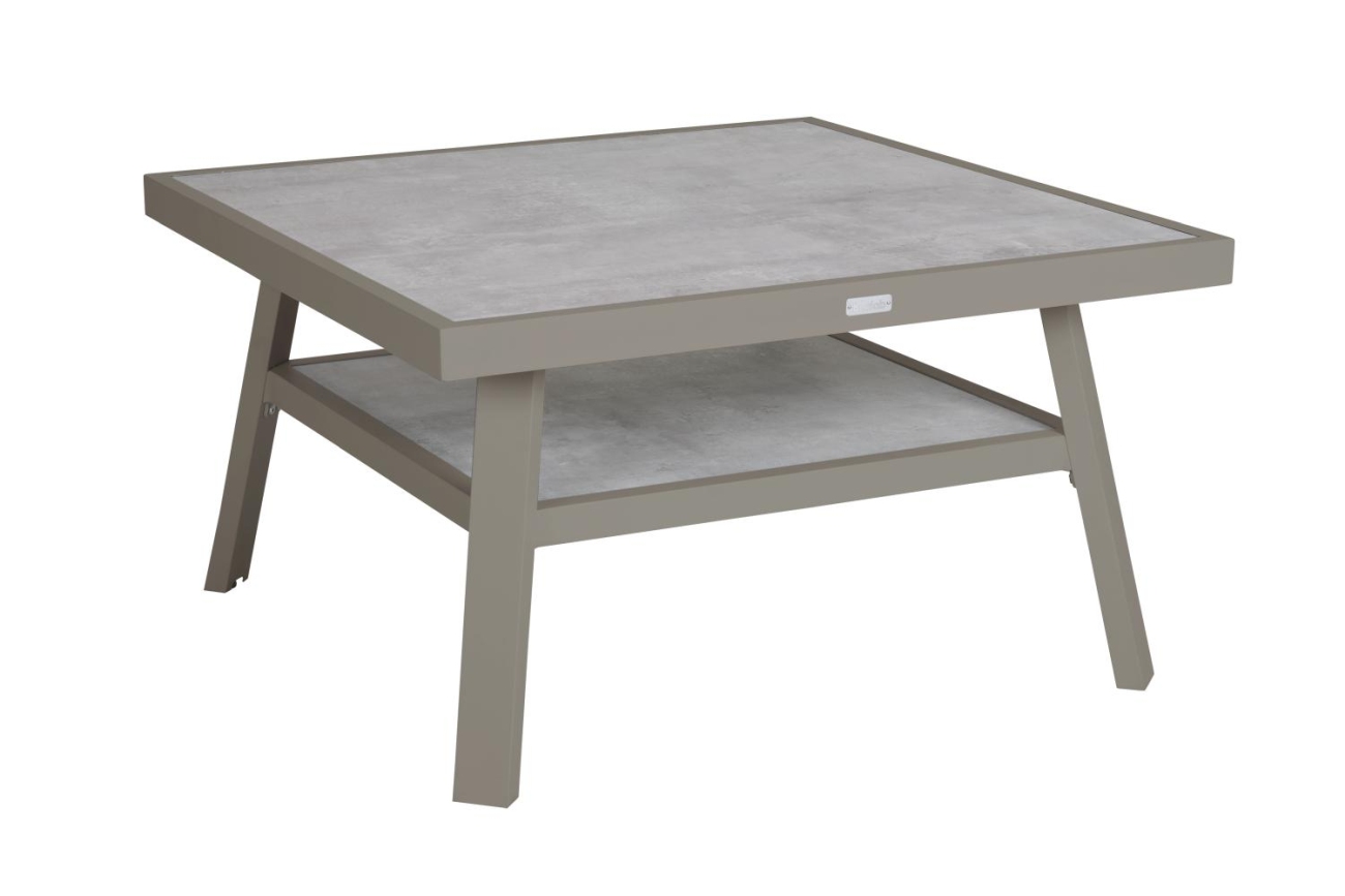 Der Gartenesstisch Samvaro überzeugt mit seinem modernen Design. Gefertigt wurde die Tischplatte aus Granit und hat einen hellgrauen Farbton. Das Gestell ist aus Metall und hat eine Kaki Farbe. Der Tisch besitzt eine Länge von 90 cm.