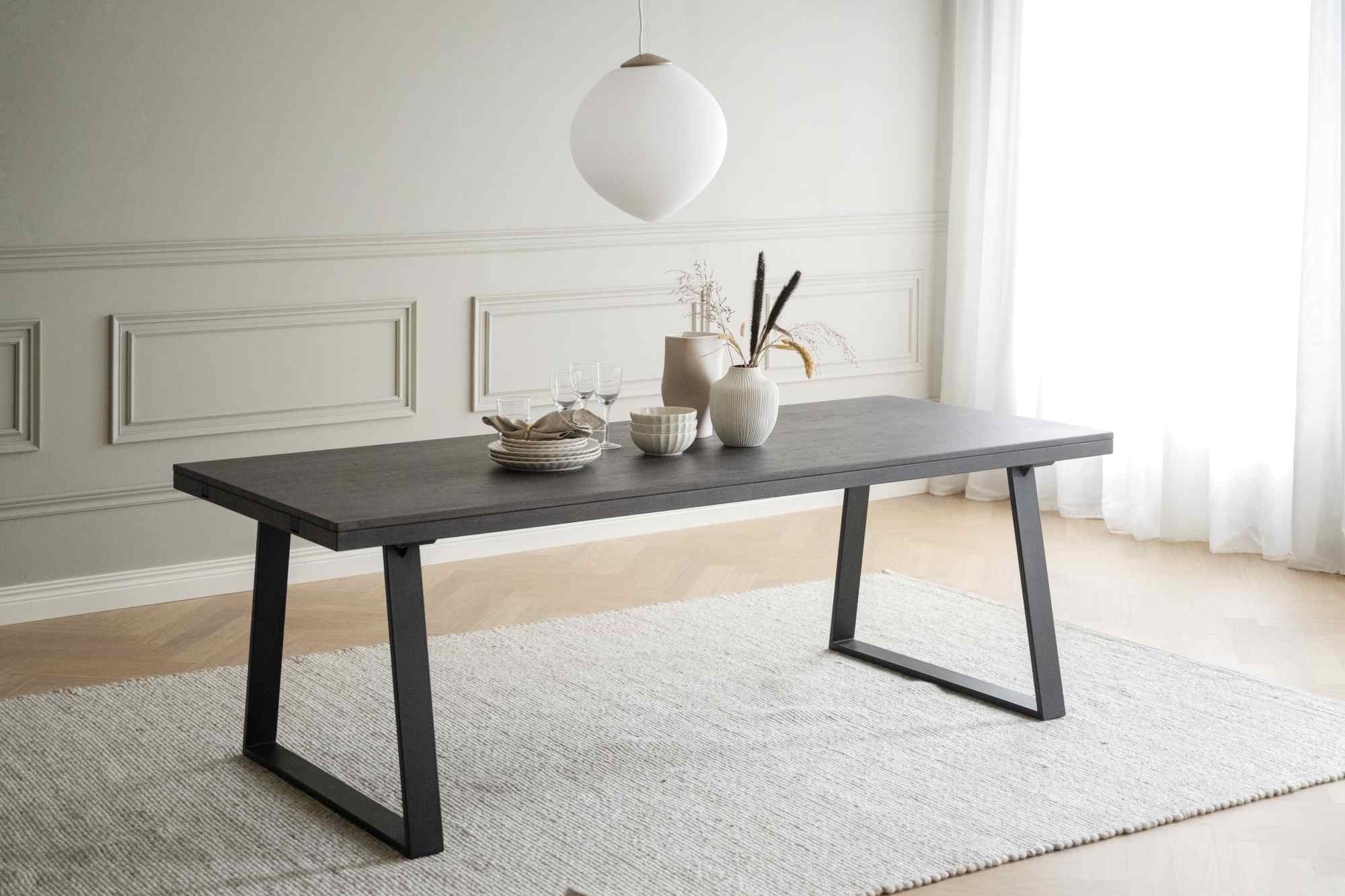 Hochwertiger Esstisch Brooklyn, Trapez-Gestell, 220cm, Braun für jede Einrichtung.