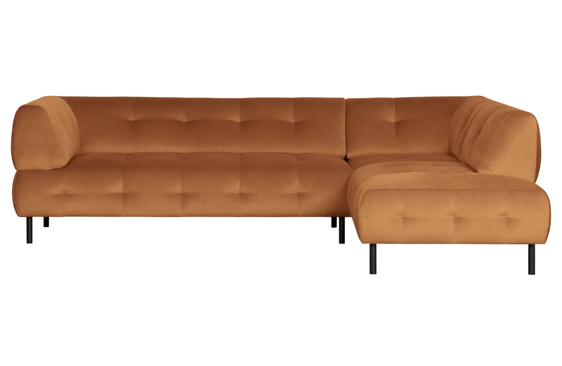 Das Ecksofa Lloyd überzeugt mit seinem modernem Design. Gefertigt wurde das Sofa aus einem Samt Bezug, welcher einen Rost Farbton besitzt. Die Beine sind aus Metall und sind schwarz.