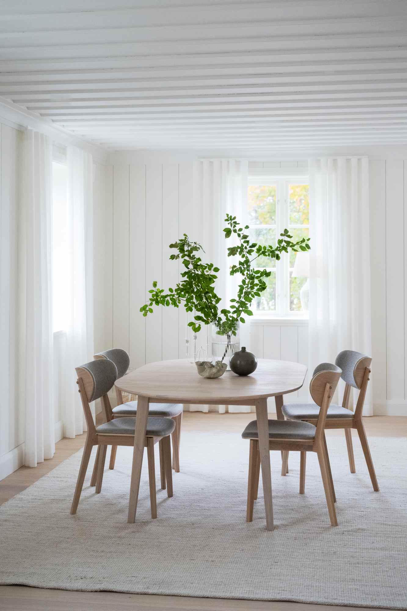 Komfortabel & schön – Stuhl Kato 2er Set, Whitewash / Grau Beige.