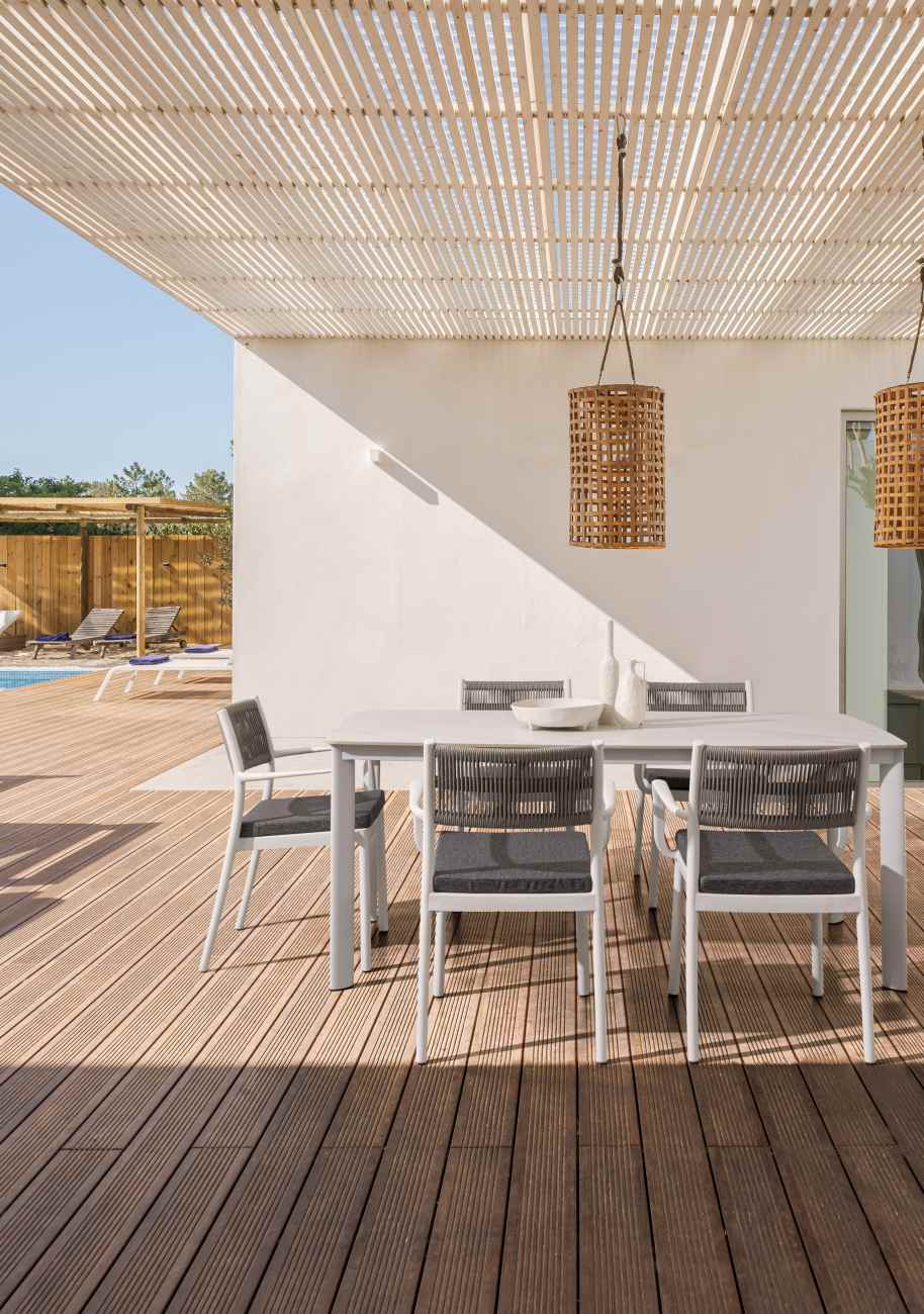 Gartenstuhl Alvin mit Armlehne, Weiß / Hellgrau