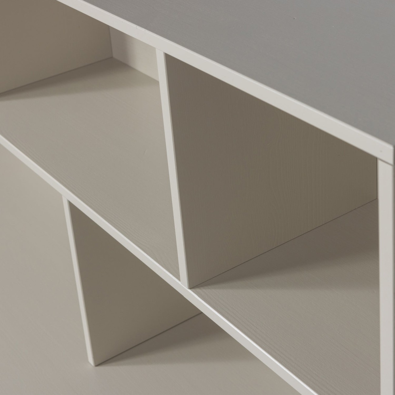 Aufsatzschrank New Gravure aus Kiefernholz, Dust