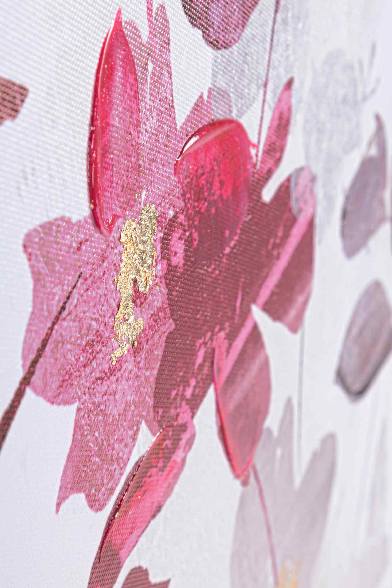 Das Ölbild Pink Flower No.1 überzeugt mit ihrem klassischen Design. Das Bild verfügt über einen Druck auf Leinwand. Das Gestell ist aus Tannenholz und der Rahmen aus Kunststoff. Die Maße sind 122x82 cm.