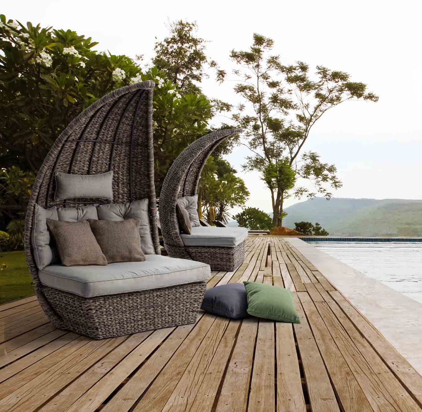 Das 2er Set Sofa Samui ist ein absoluter Hingucker in deinem Garten und kann sowohl einzeln, als auch zusammengestellt werden.