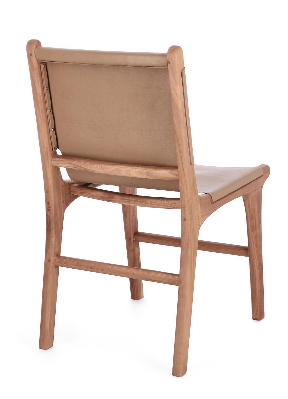 Der Esszimmerstuhl Eugenie überzeugt mit seinem modernen Stil. Gefertigt wurde er aus Leder, welches einen Taupe Farbton besitzt. Das Gestell ist aus Teakholz und hat eine natürliche Farbe. Der Stuhl besitzt eine Sitzhöhe von 45 cm.