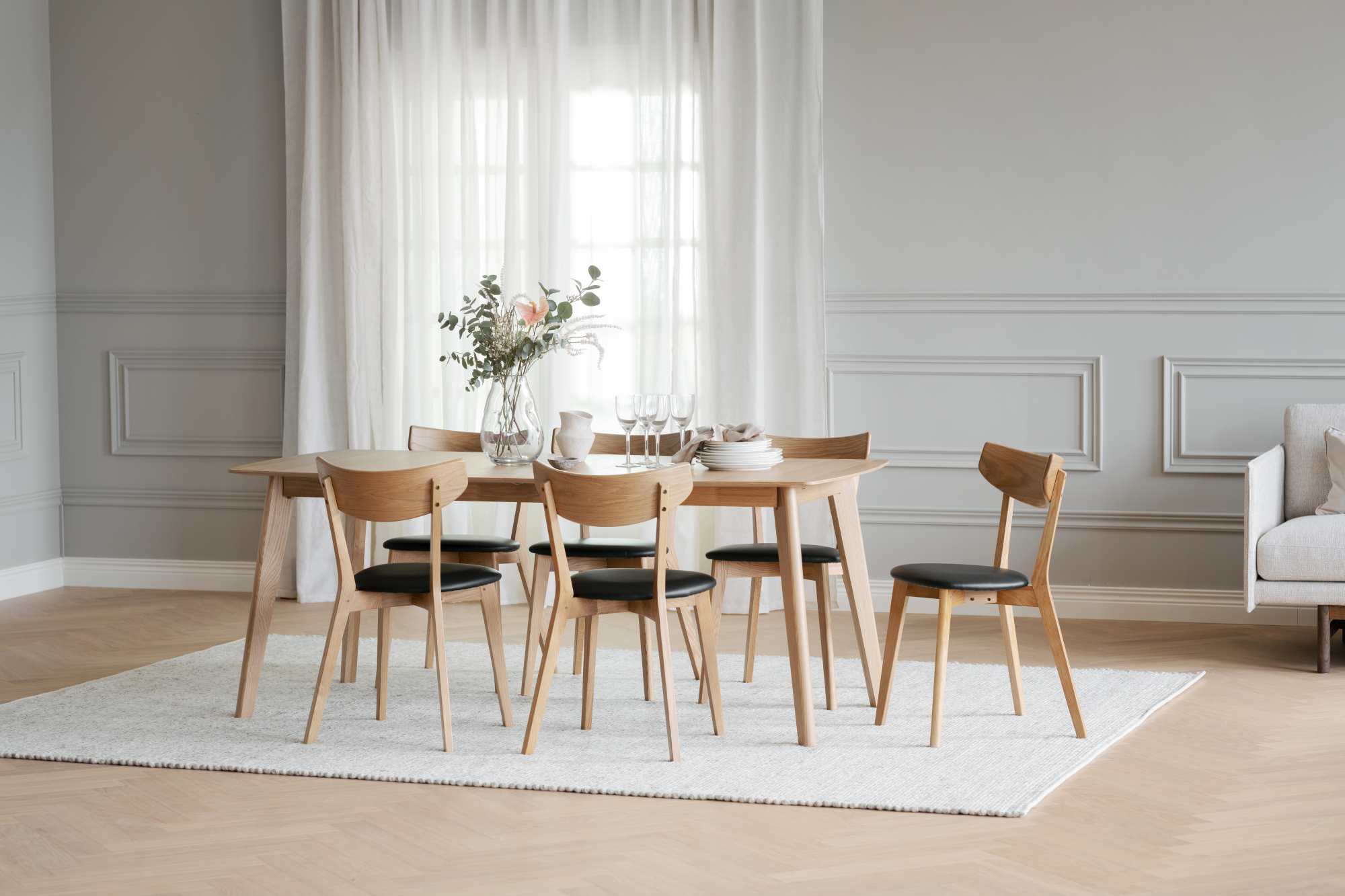 Stuhl Ami Eiche 2er Set, Natur / Schwarz – stilvoller Blickfang für Ihr Zuhause.