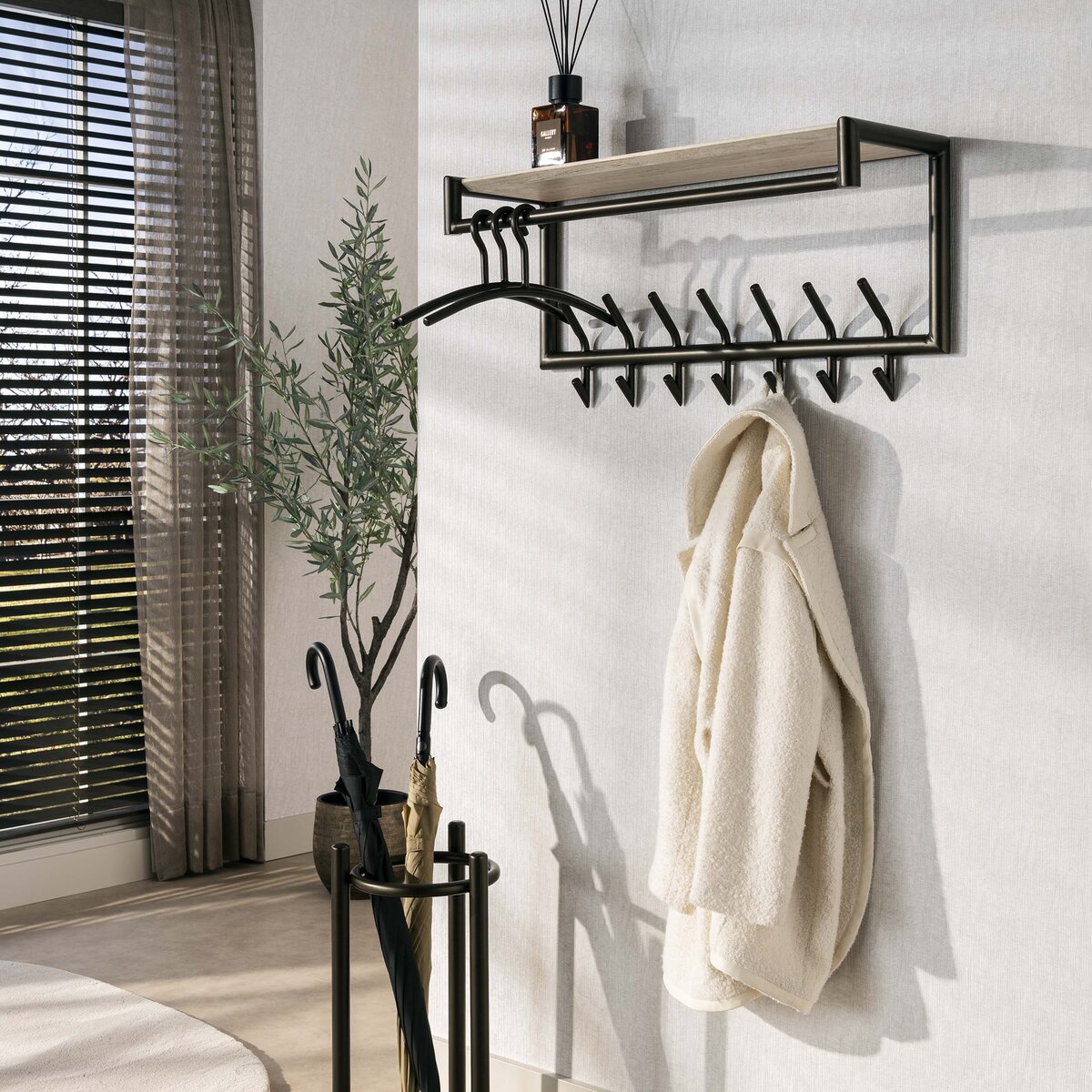 Garderobe Aret mit Kleiderstange, Hutablage und 7 Haken, 85 cm