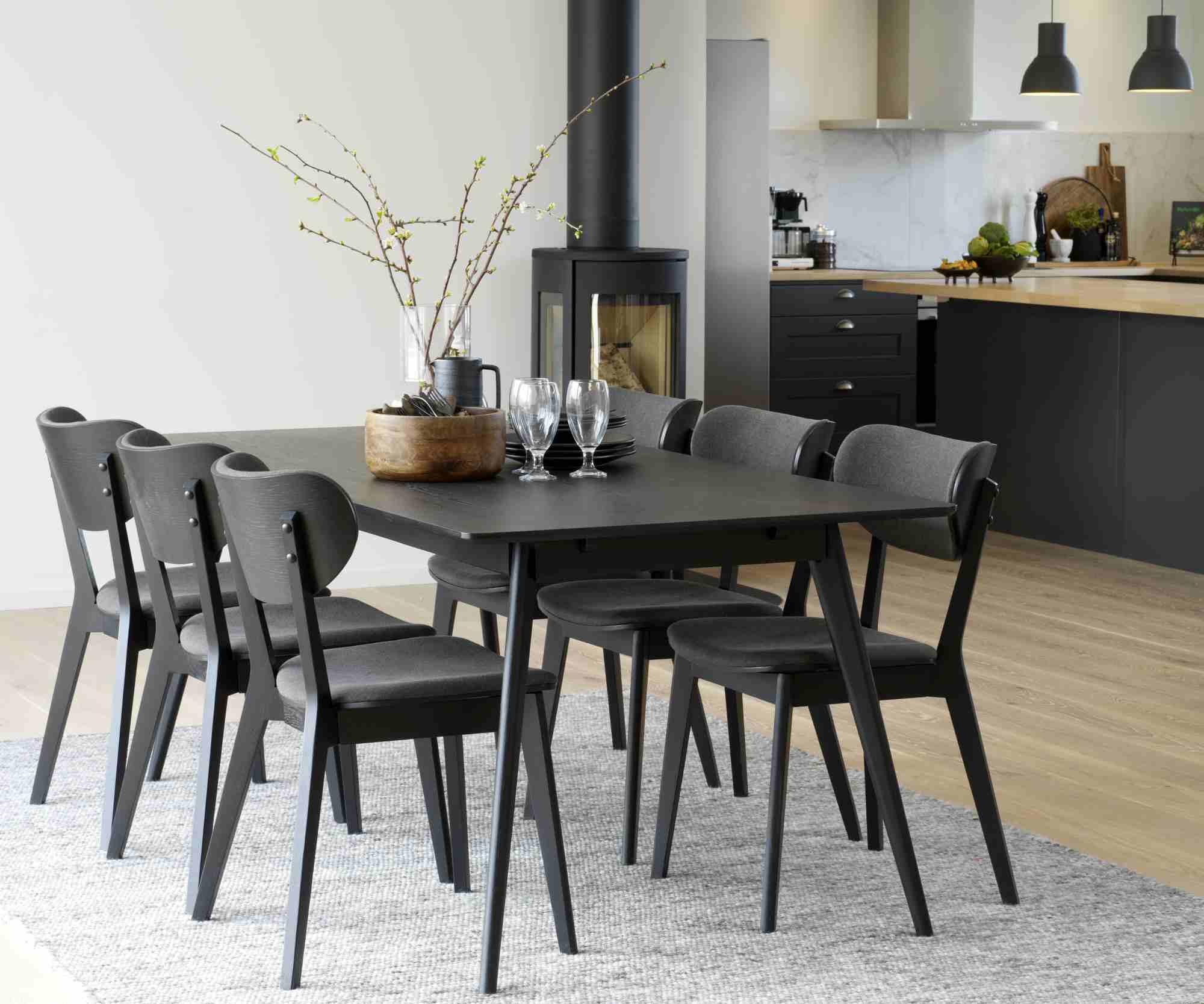 Esstisch Yumi Rechteckig 190x90cm, MDF Esche Schwarz – modernes Design trifft Komfort.