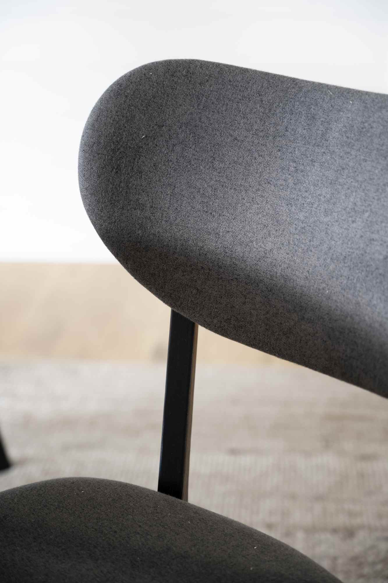 Design trifft Funktion: Stuhl Kato 2er Set, Schwarz / Grau.