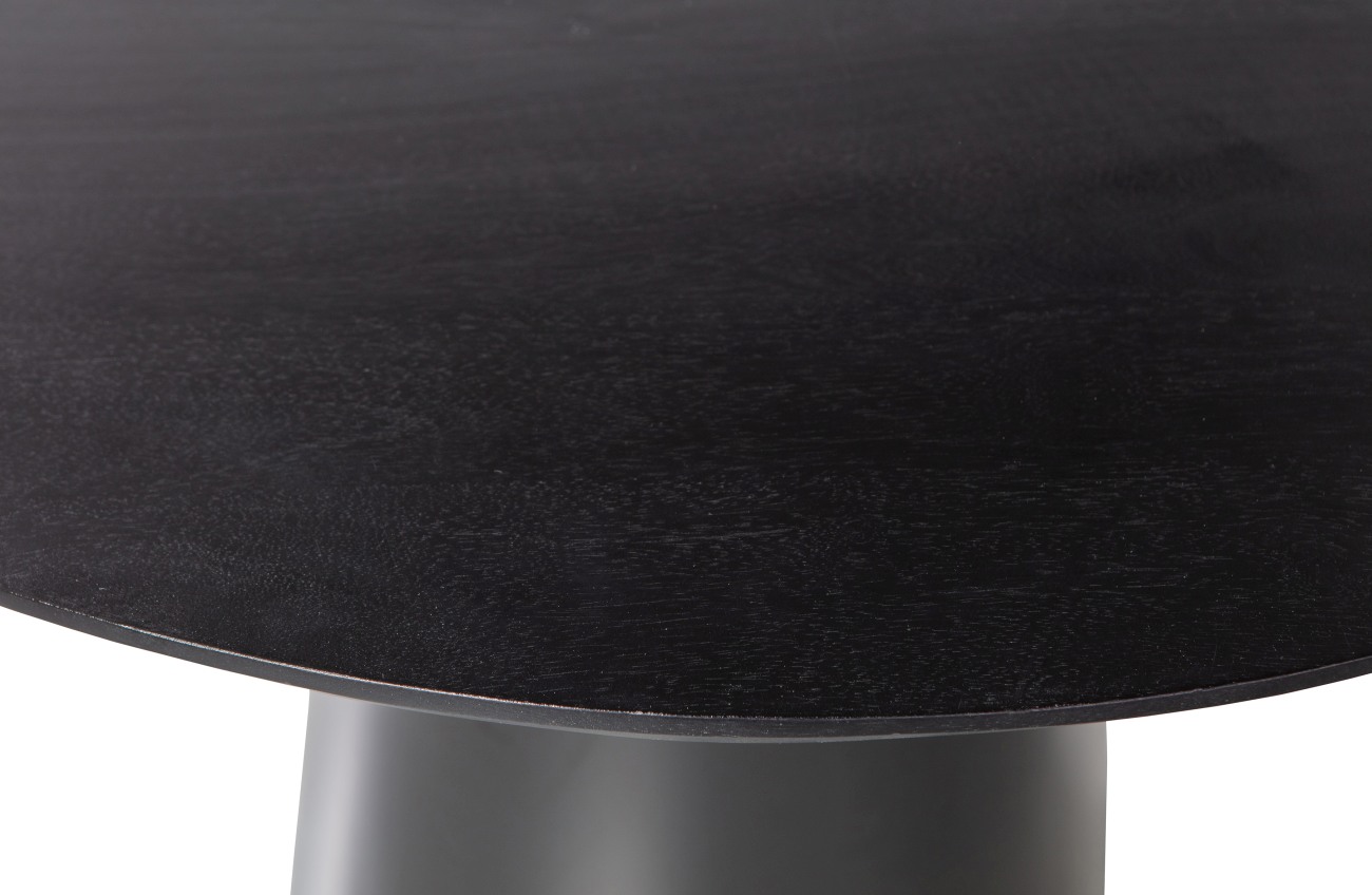 Der Esstisch Nena überzeugt mit seinem modernen Stil. Gefertigt wurde er aus Holz, welches einen schwarzen Farbton besitzt. Das Gestell ist aus Metall und hat eine schwarze Farbe. Der Esstisch besitzt einen Durchmesser von 102 cm.