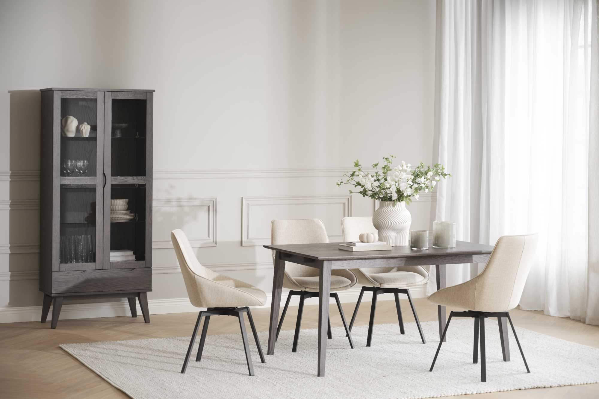 Machen Sie Ihr Zuhause komplett mit Esstisch Filippa Rechteckig 140x90cm, Eiche Braun.