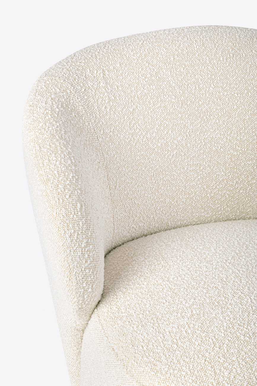 Der Sessel Babila überzeugt mit seinem modernen Stil. Gefertigt wurde er aus Boucle-Stoff, welcher einen natürlichen Farbton besitzt. Der Sessel besitzt eine Sitzhöhe von 44 cm.