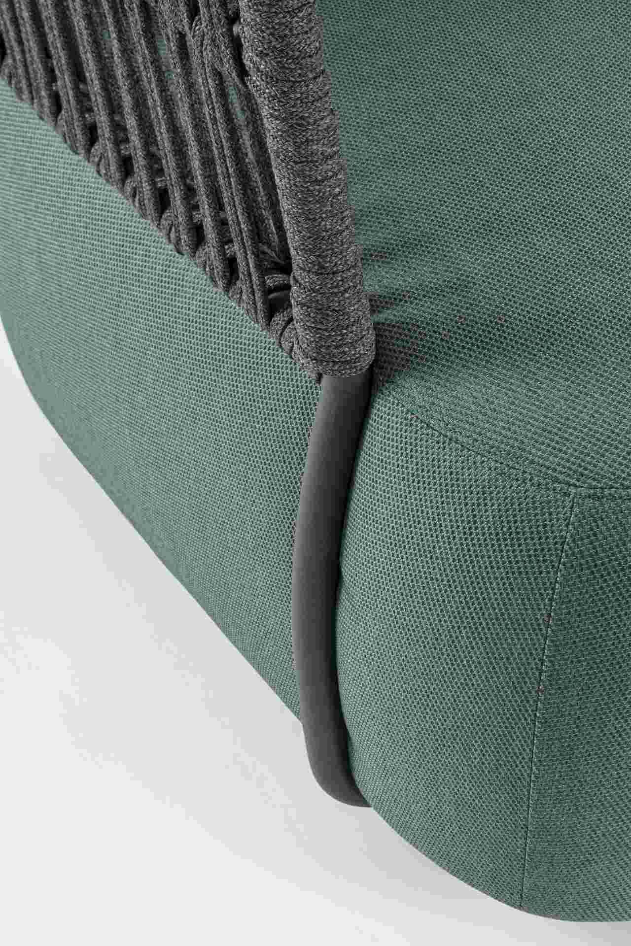 Der Gartensessel Palmer überzeugt mit seinem modernen Design. Gefertigt wurde er aus Olefin-Stoff, welcher einen grüne Farbton besitzt. Das Gestell ist aus Aluminium und hat eine Anthrazit Farbe. Der Sessel verfügt über eine Sitzhöhe von 40 cm und ist für