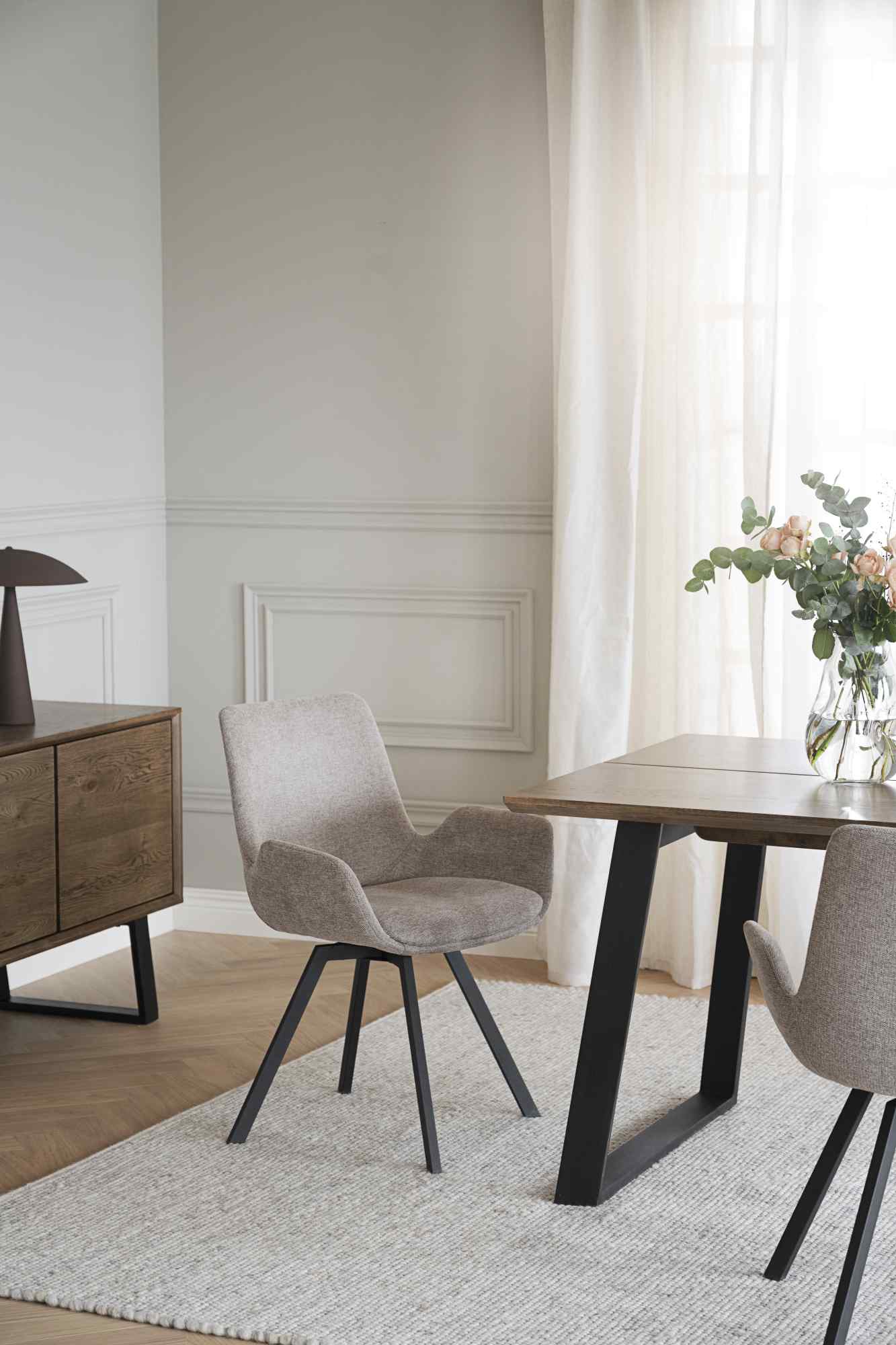 Komfortabel & schön – Esstisch Melville 210x95cm, Wildeiche Braun.