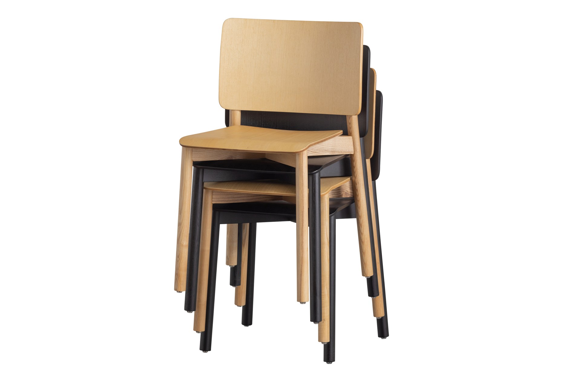 Der Esszimmerstuhl Karel wurde aus Eschenholz gefertigt und besitzt eine natürliche Farbe. Der Stuhl ist in zwei verschiedenen Varianten erhältlich
