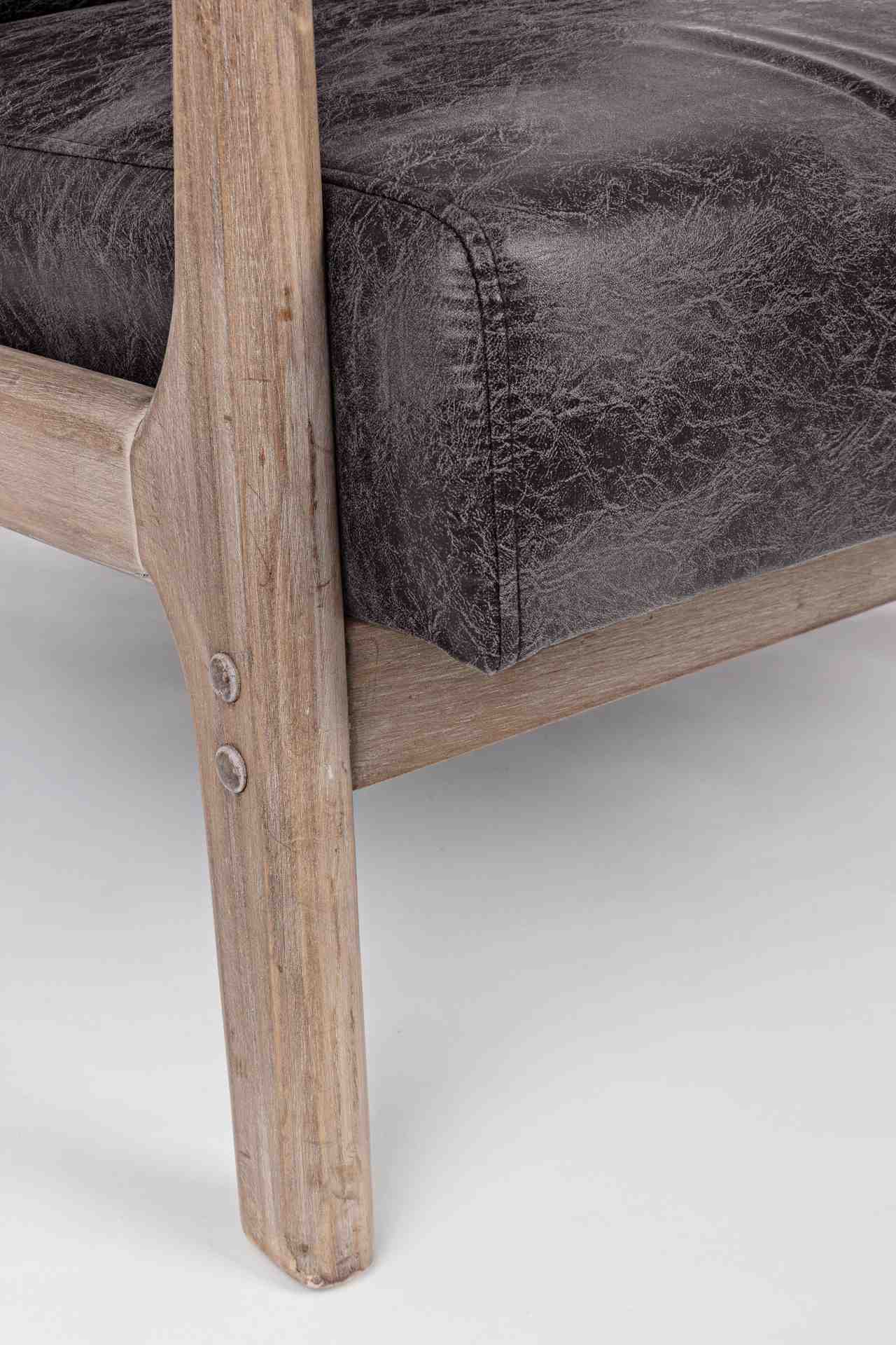 Der Sessel Ancilla überzeugt mit seinem klassischen Design. Gefertigt wurde er aus Stoff, welcher einen braunen Farbton besitzt. Das Gestell ist aus Kautschukholz und hat eine natürliche Farbe. Der Sessel besitzt eine Sitzhöhe von 34 cm. Die Breite beträg