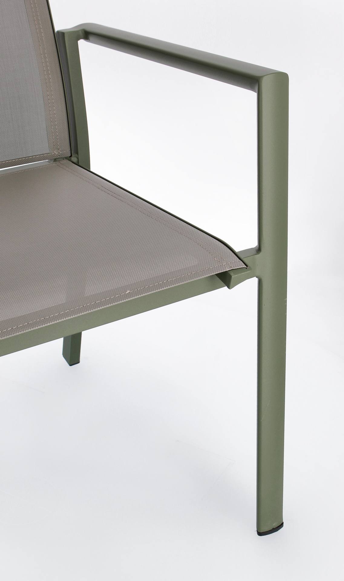 Der Gartenstuhl Konnor überzeugt mit seinem modernen Design. Gefertigt wurde er aus Textilene, welcher einen grauen Farbton besitzt. Das Gestell ist aus Aluminium und hat eine grüne Farbe. Der Stuhl verfügt über eine Sitzhöhe von 45 cm und ist für den Out