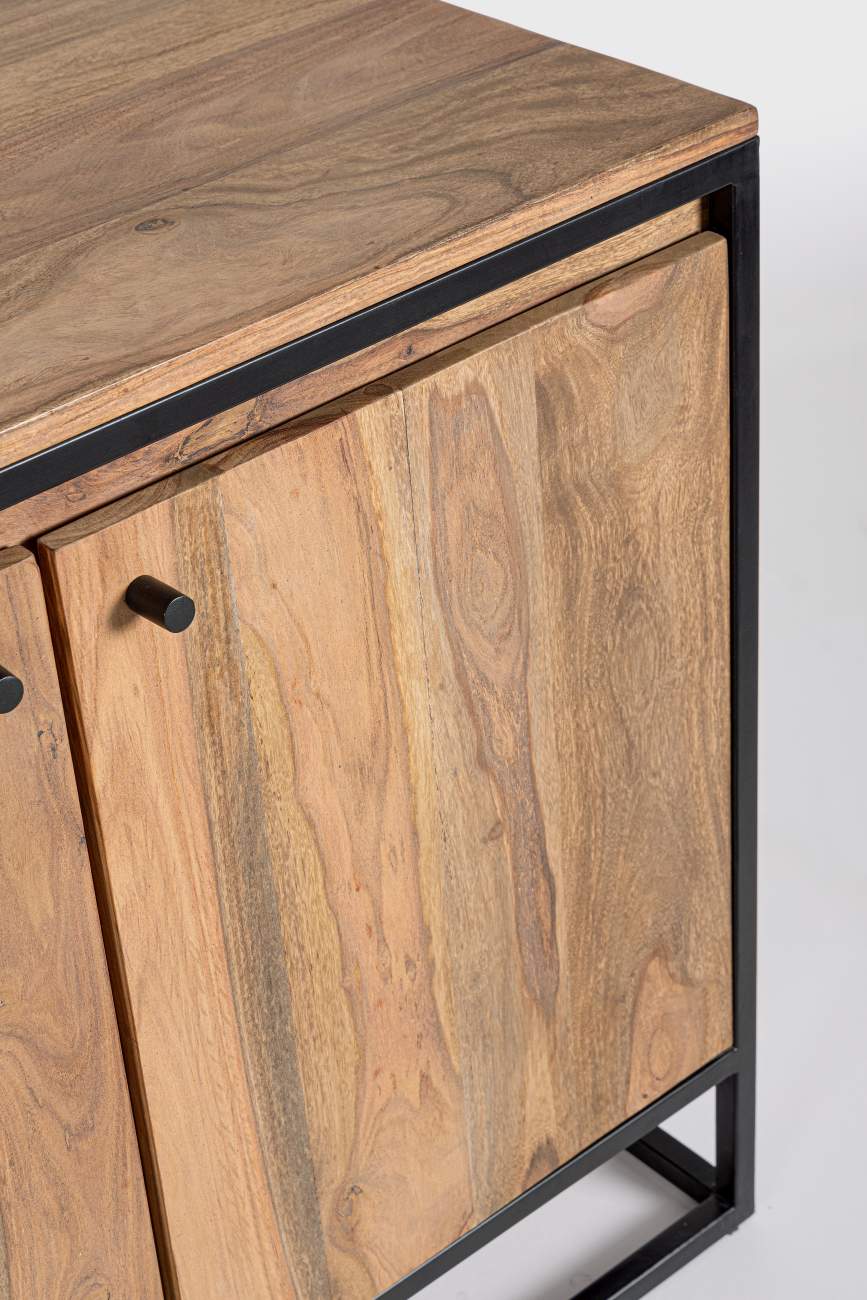 Das Sideboard Nartan überzeugt mit seinem modernen Stil. Gefertigt wurde es aus Sheesham-Holz, welches einen natürlichen Farbton besitzt. Das Gestell ist aus Metall und hat eine schwarze Farbe. Das Sideboard verfügt über vier Türen.