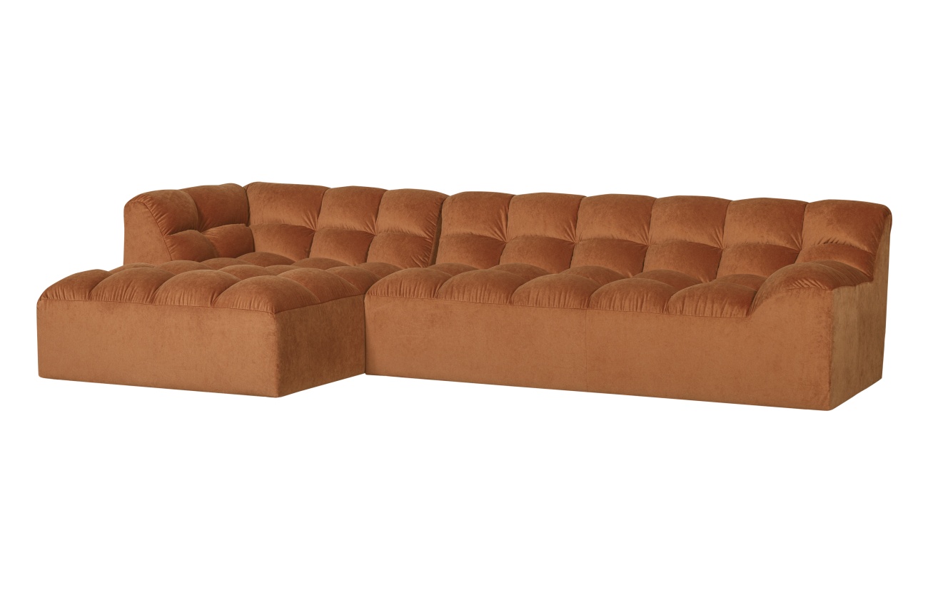 Das Ecksofa Allure überzeugt mit seinem modernen Design. Gefertigt wurde es aus Samt, welches einen braunen Farbton besitzt. Die Füße ist aus Kunststoff und hat eine schwarze Farbe. Das Sofa hat eine Größe von 324x165x79 cm.