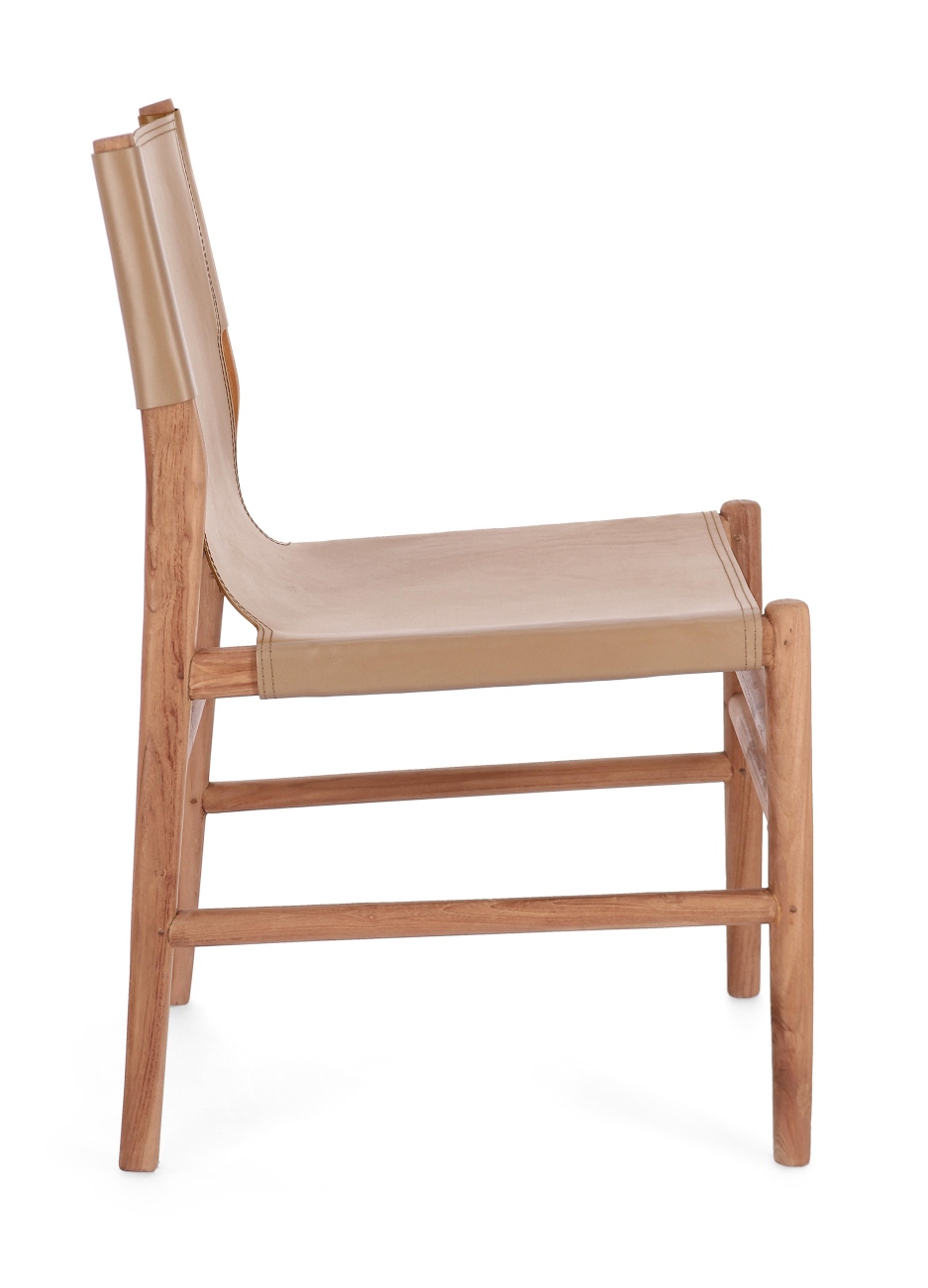 Der Esszimmerstuhl Caroline überzeugt mit seinem modernen Stil. Gefertigt wurde er aus Leder, welches einen Taupe Farbton besitzt. Das Gestell ist aus Teakholz und hat eine natürliche Farbe. Der Stuhl besitzt eine Sitzhöhe von 47 cm.