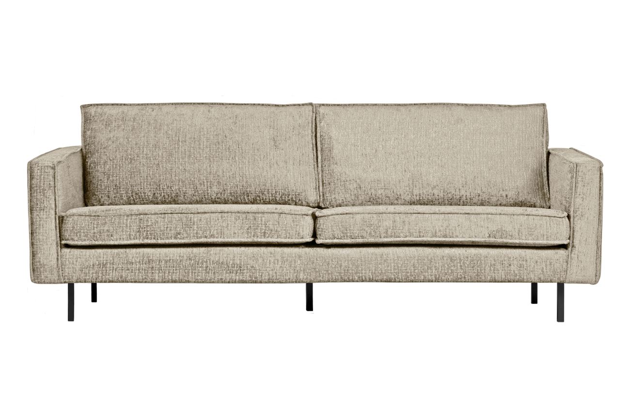 Das Sofa Rodeo überzeugt mit seinem modernen Stil. Gefertigt wurde es aus Struktursamt, welches einen Creme Farbton besitzt. Das Gestell ist aus Metall und hat eine schwarze Farbe. Das Sofa besitzt eine Breite von 190 cm.