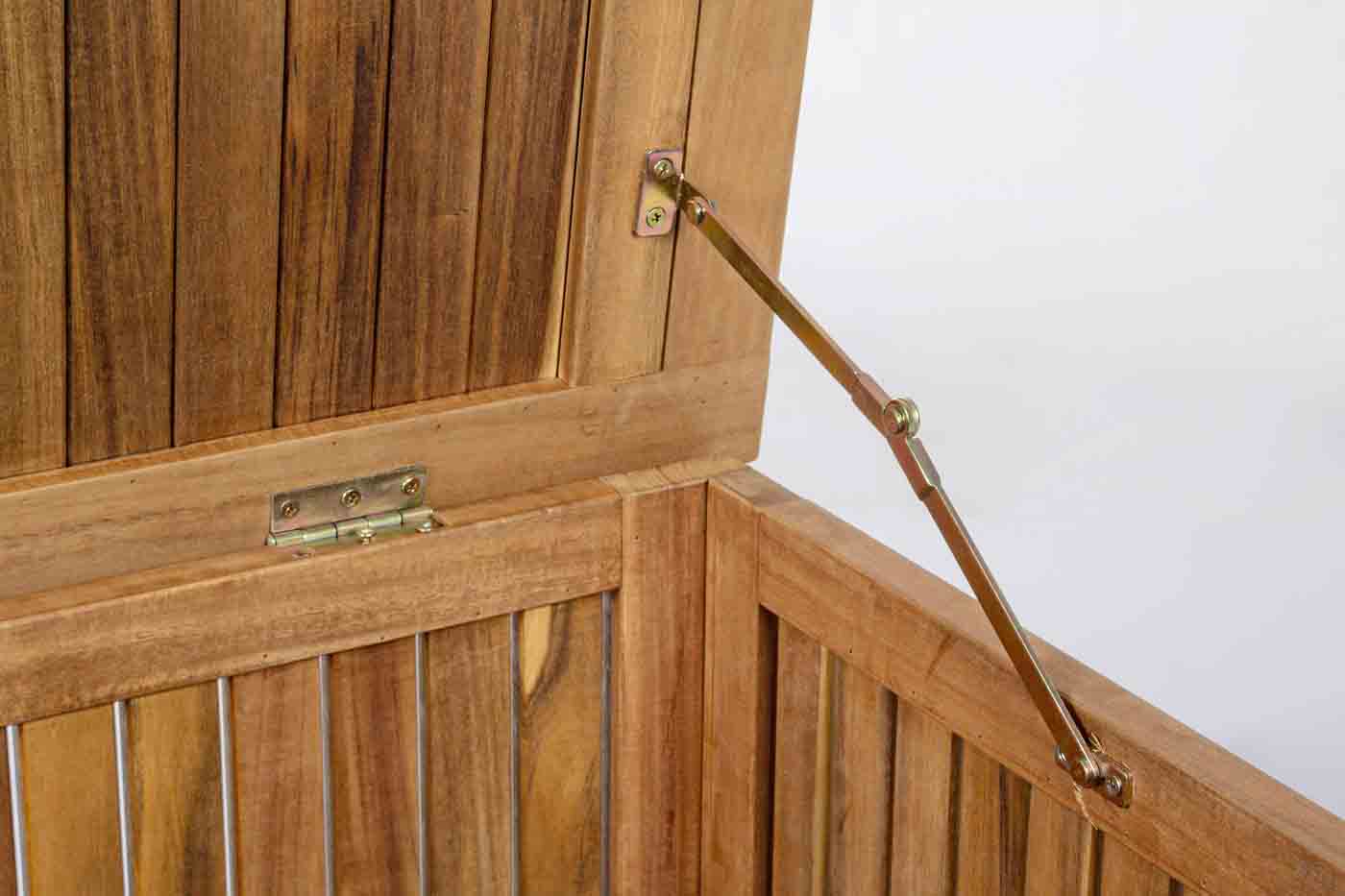 Besondere Gartentruhe Noemi gefertigt aus Akazienholz mit genügend Stauraum für Kissen