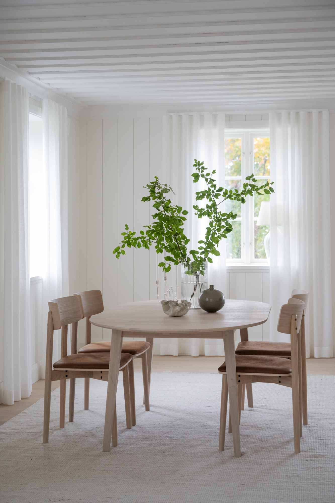 Machen Sie Ihr Zuhause komplett mit Stuhl Wolcott 2er Set, Eiche Whitewash / Braun.