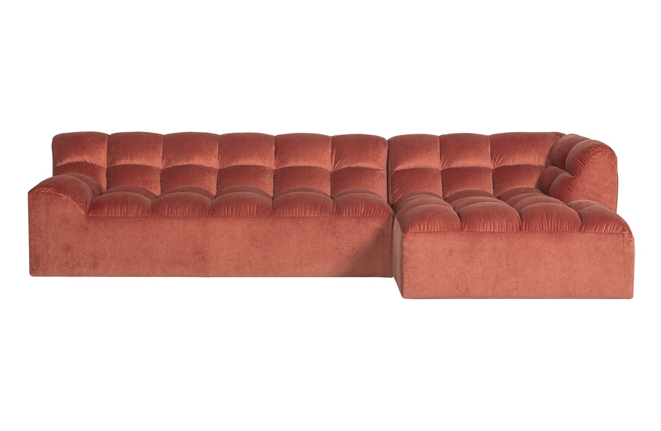 Das Ecksofa Allure überzeugt mit seinem modernen Design. Gefertigt wurde es aus Samt, welches einen Rosa Farbton besitzt. Die Füße ist aus Kunststoff und hat eine schwarze Farbe. Das Sofa hat eine Größe von 324x165x79 cm.