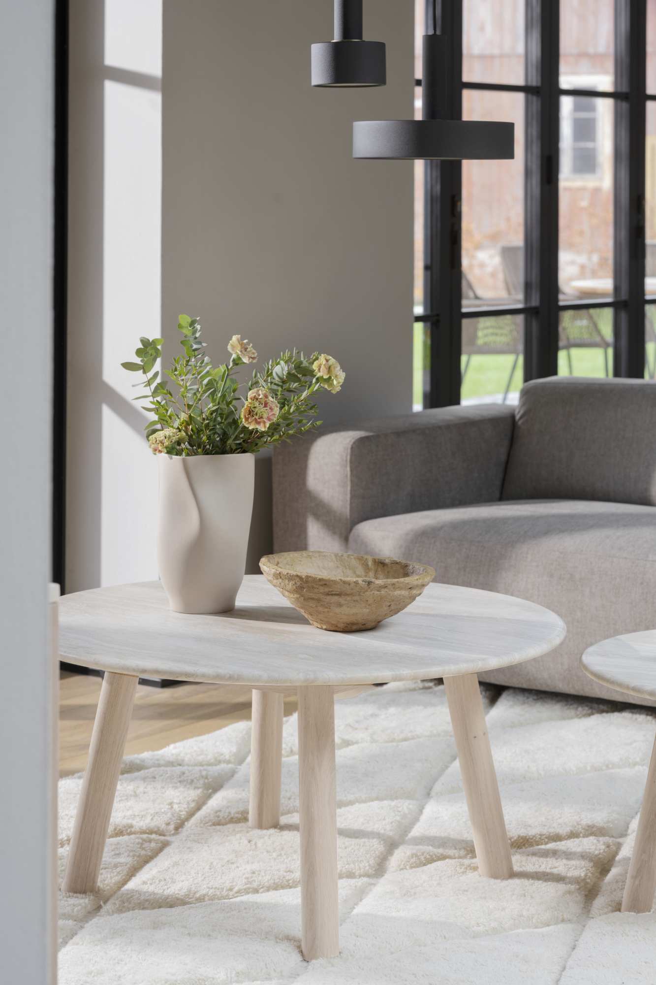 Komfortabel & schön – Couchtisch Taransay, 90x90x45cm, Beige / Weiß pigmentiert.