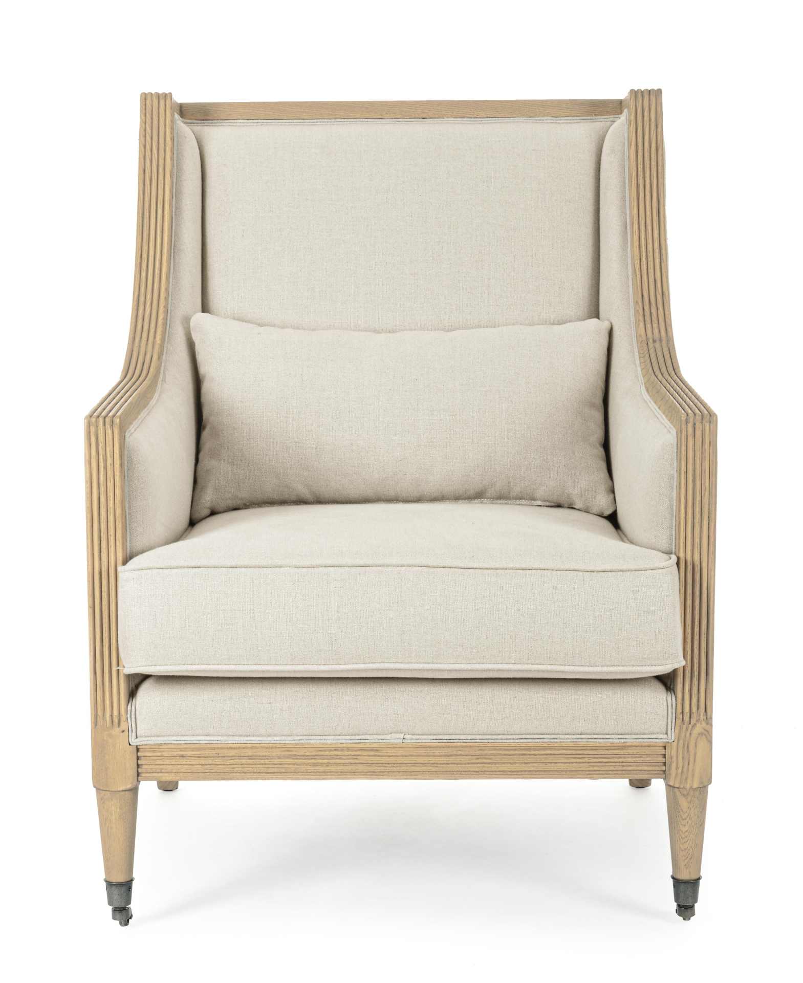 Der Sessel Marlin überzeugt mit seinem klassischen Design. Gefertigt wurde er aus Stoff, welcher einen natürlichen Farbton besitzt. Das Gestell ist aus Eschenholz und hat eine natürliche Farbe. Der Sessel besitzt eine Sitzhöhe von 47 cm. Die Breite beträg