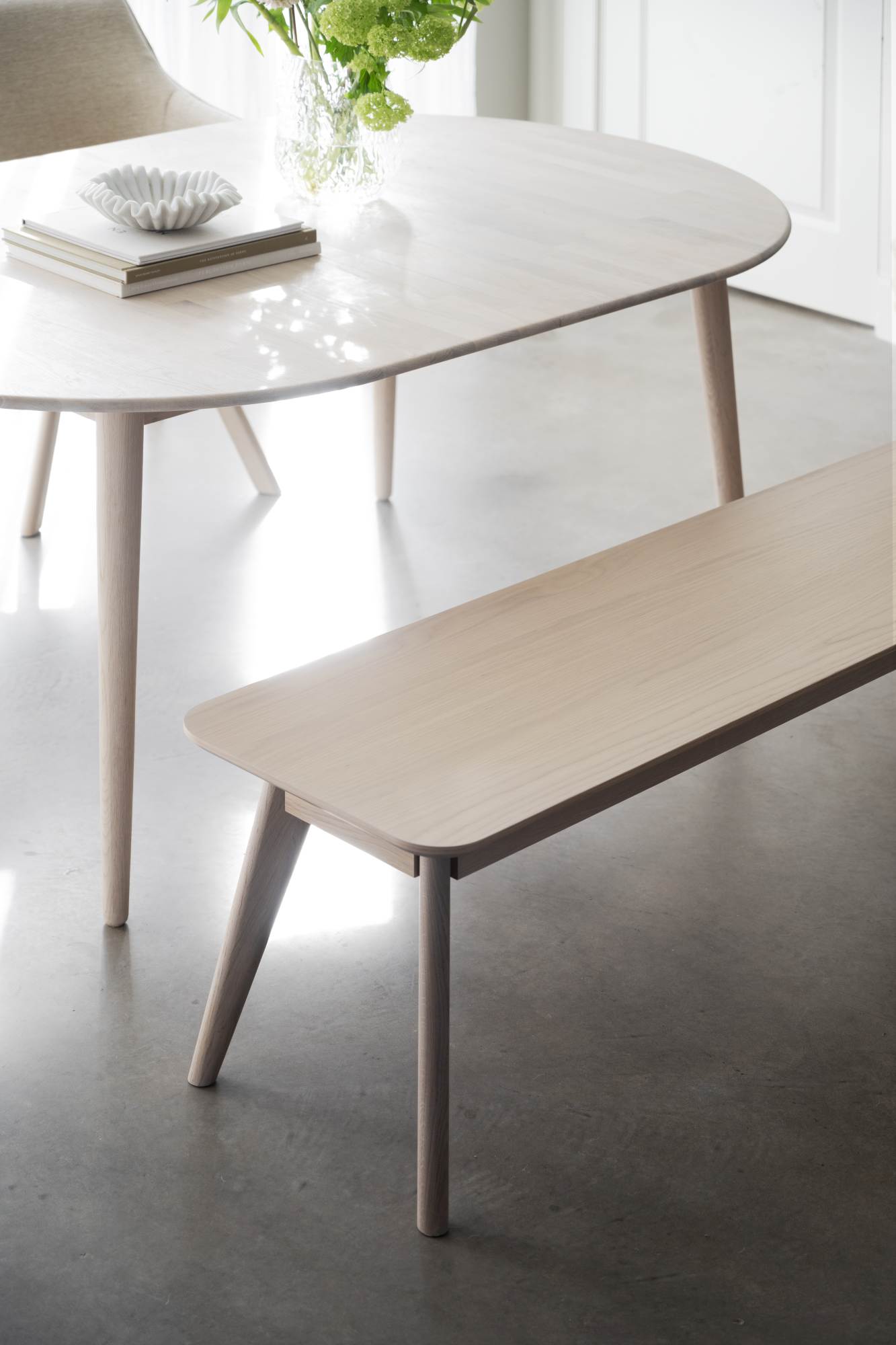 Ausziehtisch Tyler Oval 170/210cm, Eiche Weiß pigmentiert – stilvoller Blickfang für Ihr Zuhause.