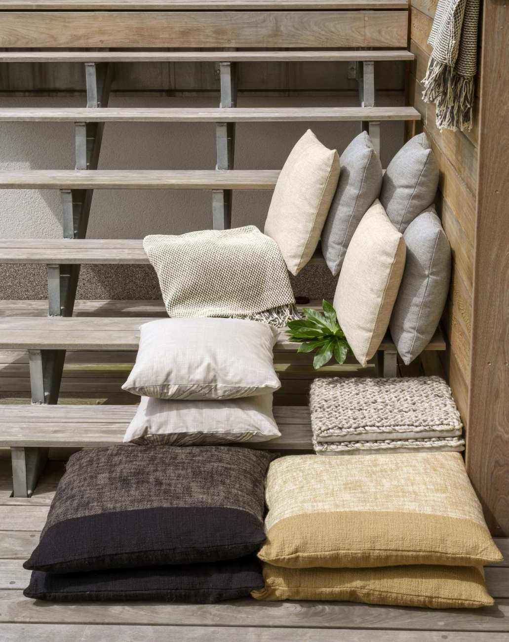 Die Decke Fortone überzeugt mit ihrem modernen Design. Gefertigt wurde sie aus Baumwolle, welche einen grauen Farbton besitzt. Die Decke besitzt eine Größe von 130x170 cm.