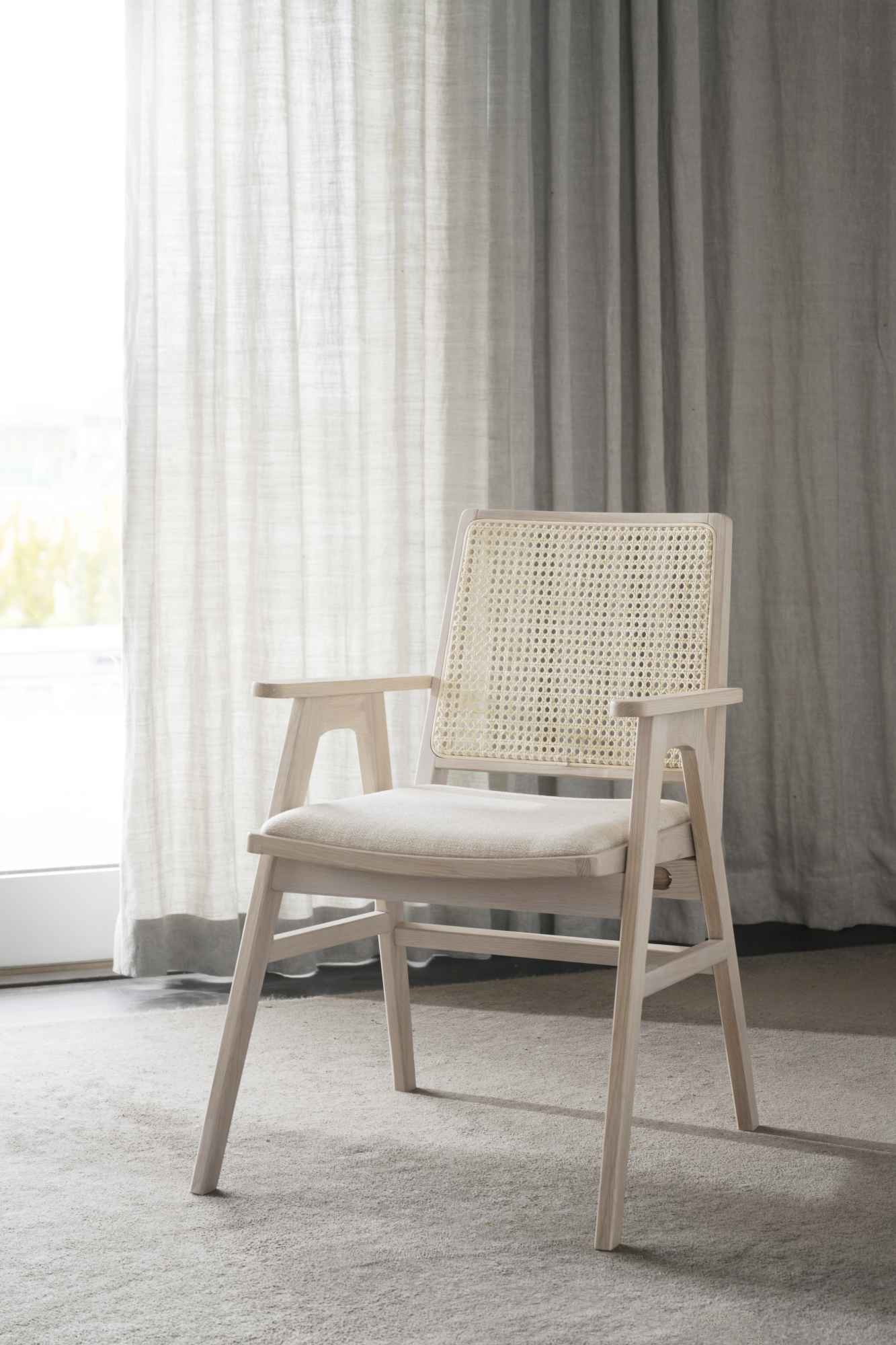 Hochwertiger Stuhl Prestwick 2er Set mit Armlehnen, Whitewash für jede Einrichtung.