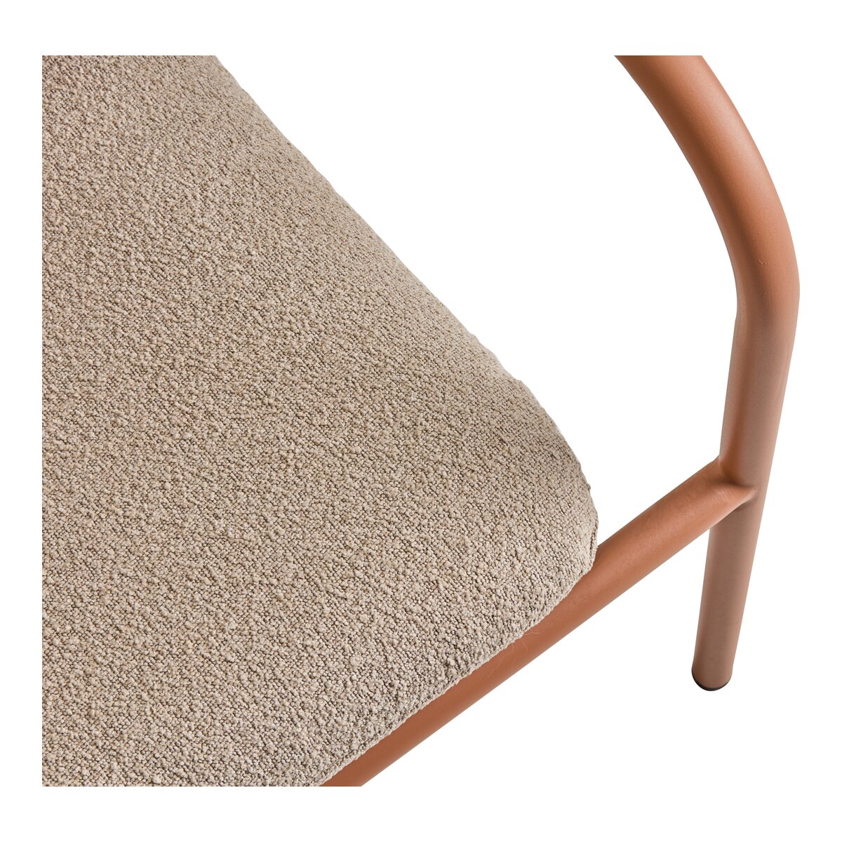 Gartensessel Bendt mit Kissen aus Aluminium und Teddy-Olefin, skandinavischer Stil, Peach Beige, Outdoor geeignet