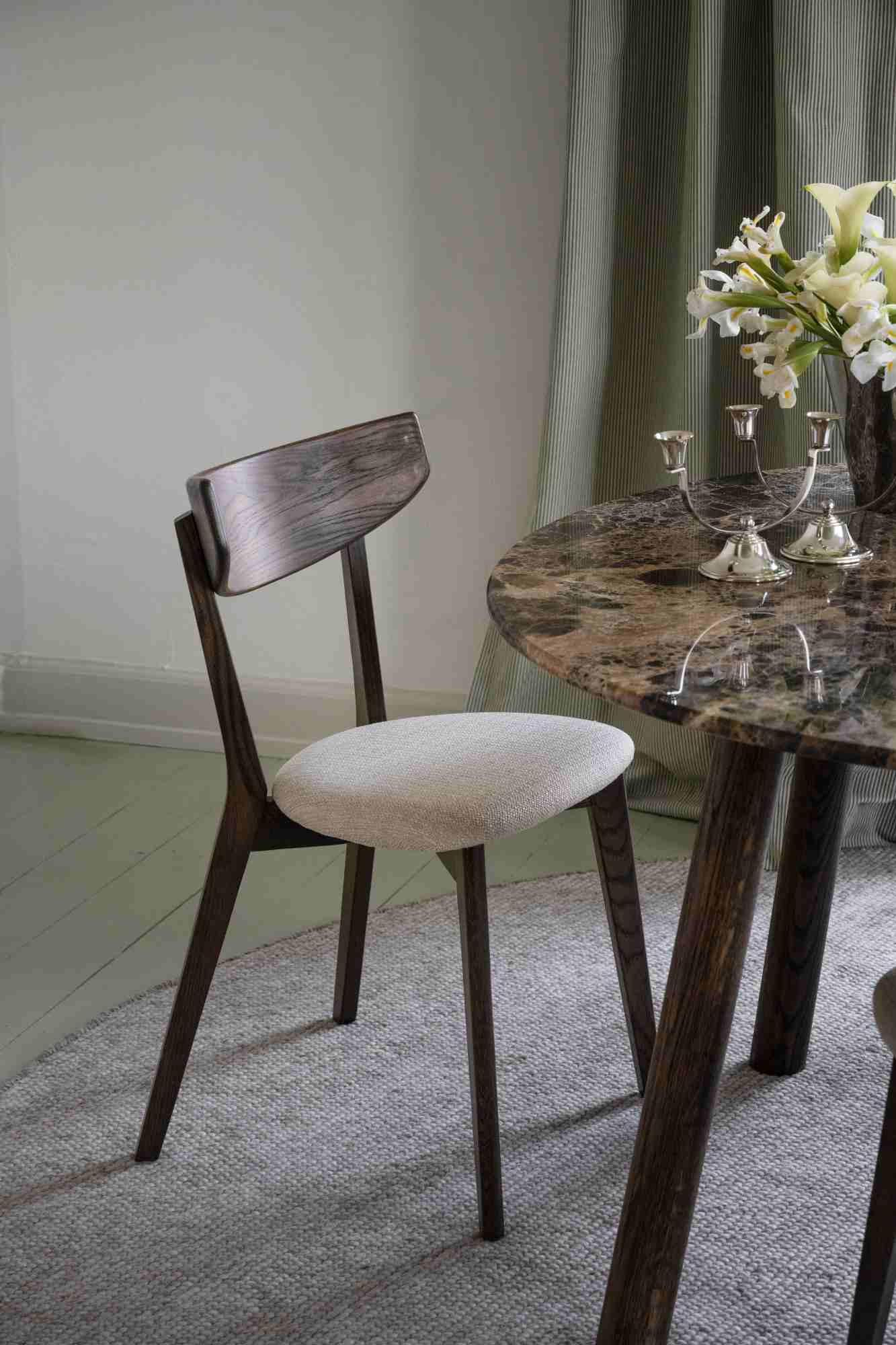 Esstisch Taransay Rund 125cm, Marmor Braun, Eiche Braun – stilvoller Blickfang für Ihr Zuhause.