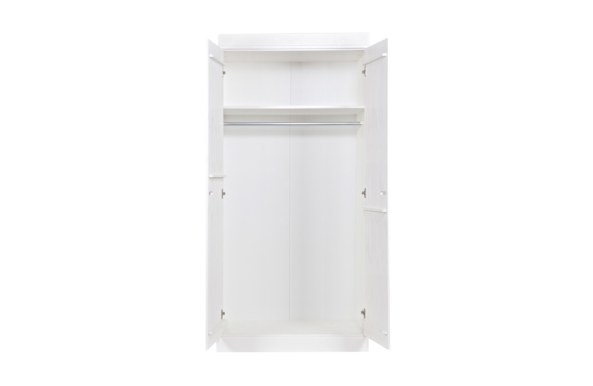 Der schlichte Kleiderschrank Connect wurde aus Kiefernholz gefertigt. Hinter den zwei Türen befindet sich ausreichend Stauraum für diverse Kleidungsstücke. Der Schrank hat einen weißen Farbton.
