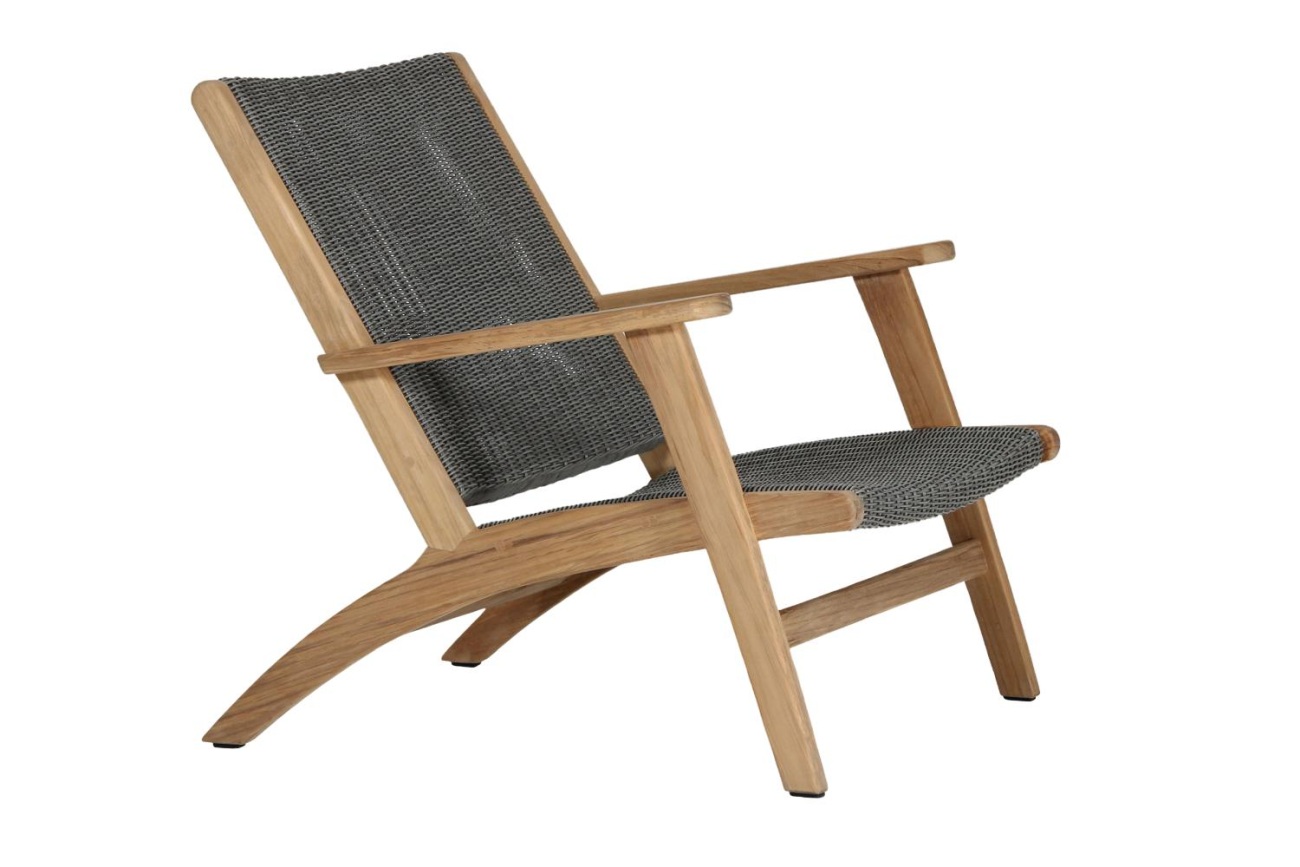 Der Gartensessel Kira überzeugt mit seinem modernen Design. Gefertigt wurde er aus Rattan, welches einen braunen Farbton besitzt. Das Gestell ist aus Teakholz und hat eine natürliche Farbe. Die Sitzhöhe des Sessels beträgt 35 cm.