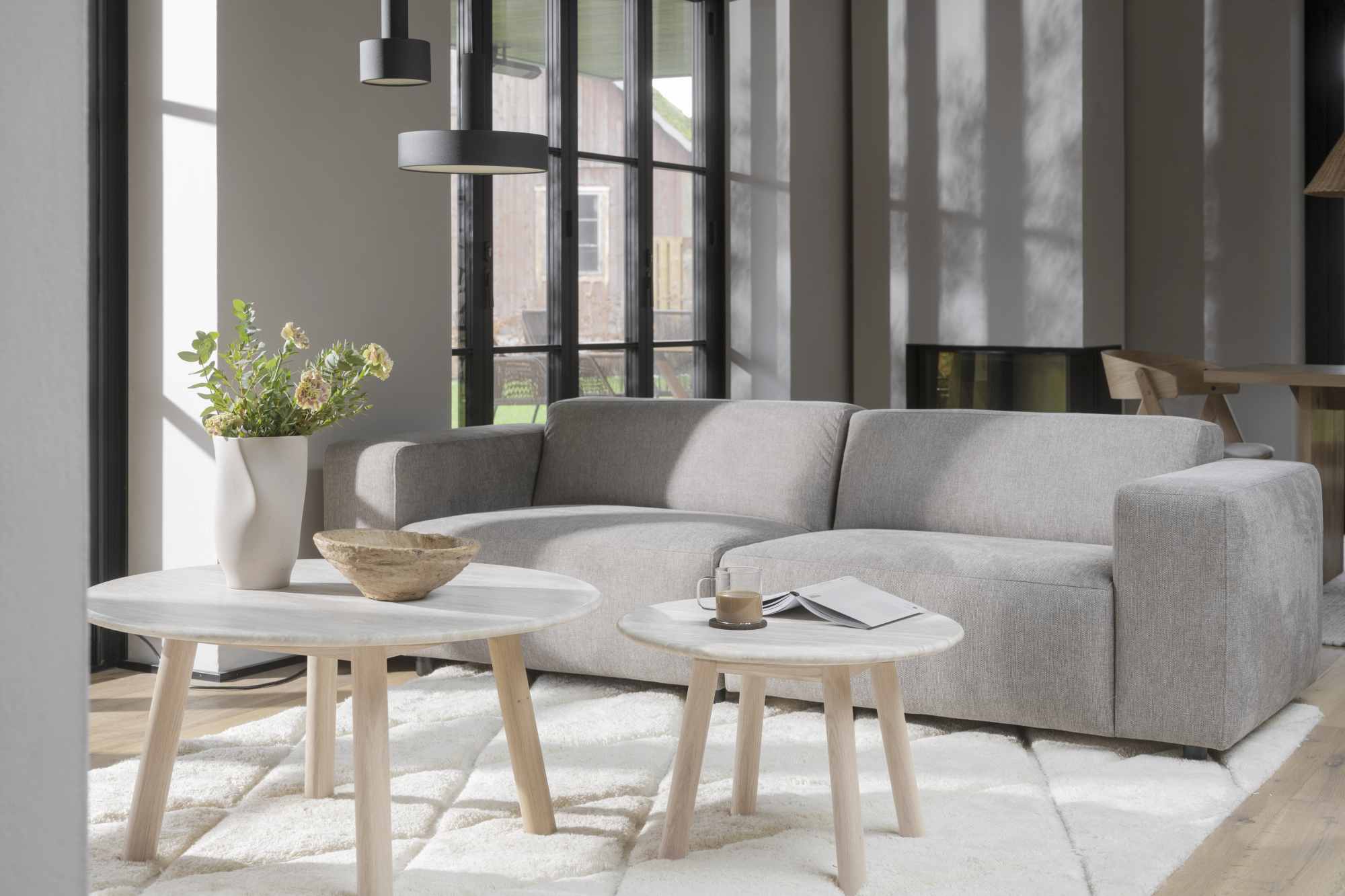 Komfortabel & schön – Couchtisch Taransay, 90x90x45cm, Beige / Weiß pigmentiert.