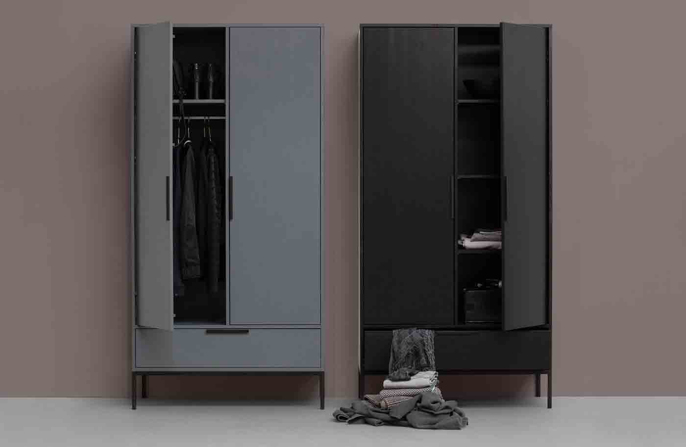 Garderobenschrank Adam aus Kiefernholz mit viel Stauraum. Zeitloser Design Schrank mit Türen und Schubladen