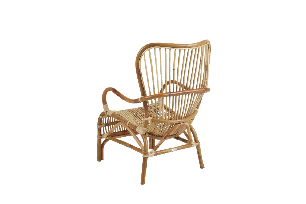 Der Gartensessel Vallda überzeugt mit seinem modernen Design. Gefertigt wurde er aus Rattan, welches einen natürlichen Farbton besitzt. Die Sitzhöhe des Sessels beträgt 42 cm.