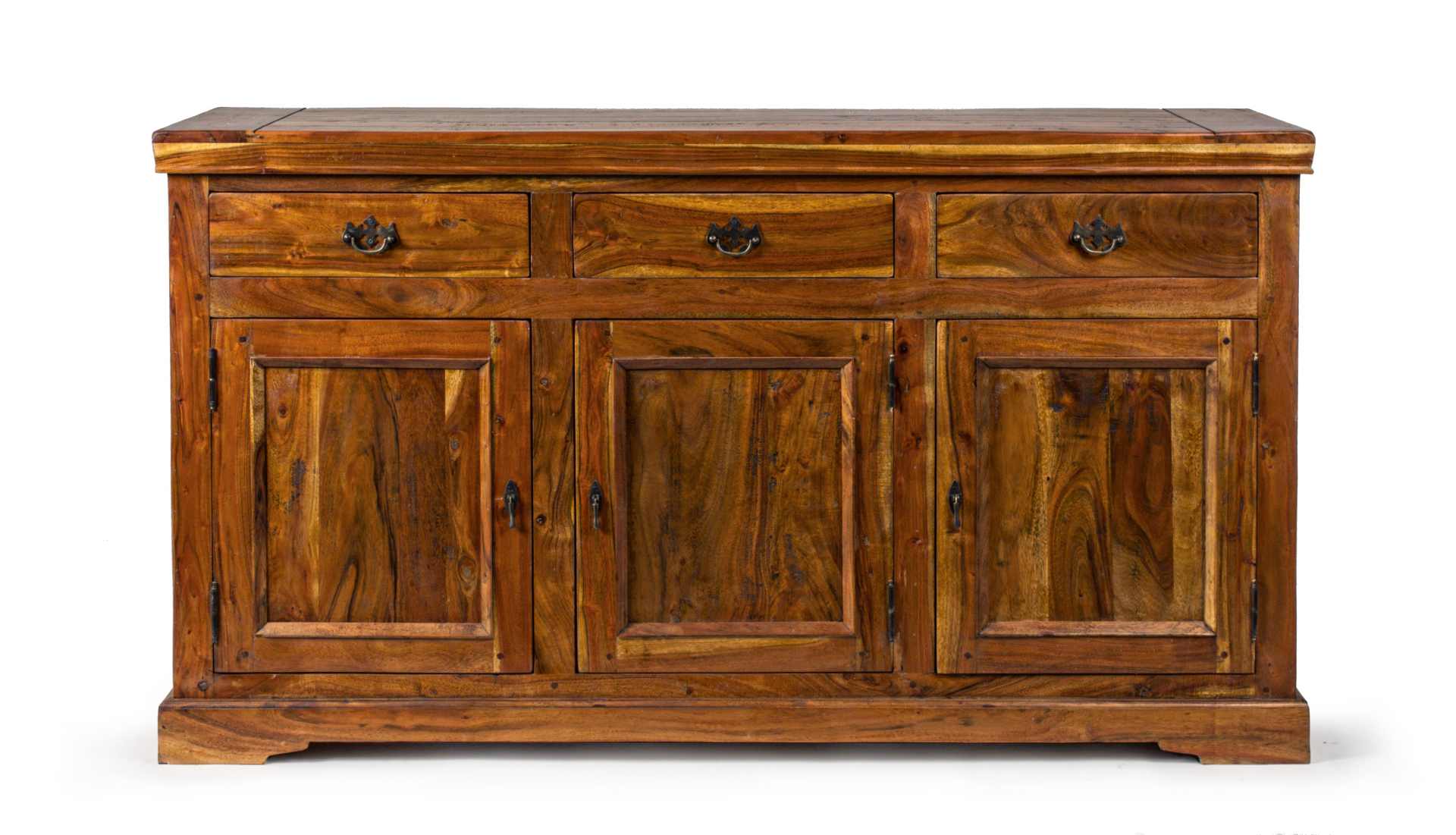 Das Sideboard Chateaux überzeugt mit seinem klassischen Design. Gefertigt wurde es aus Akazien-Holz, welches einen natürlichen Farbton besitzt. Das Gestell ist auch aus Akazien-Holz. Das Sideboard verfügt über drei Türen und drei Schubladen. Die Breite be