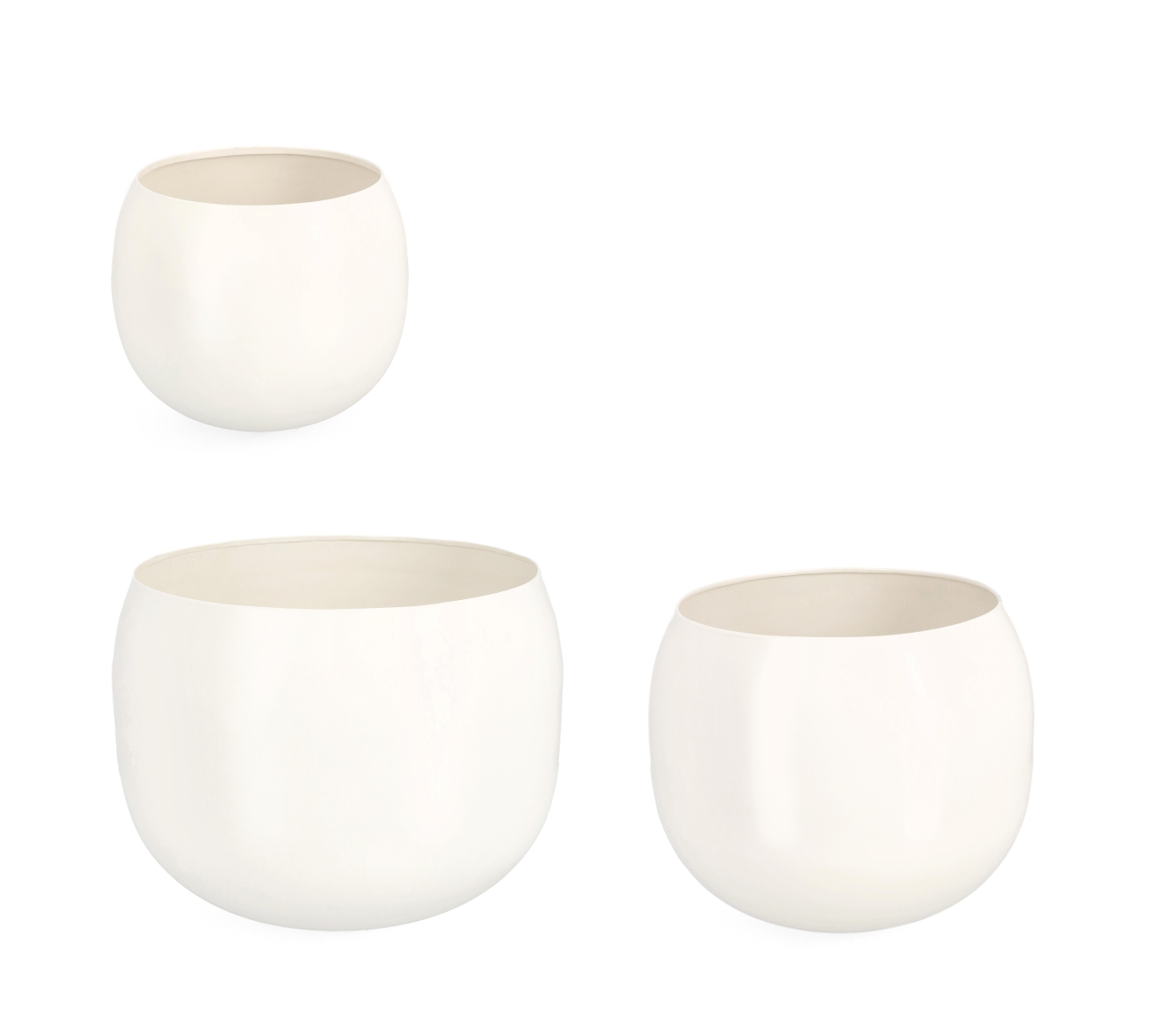 Die Outdoor Vase Keyra überzeugt mit ihrem modernen Design. Gefertigt wurde sie aus Metall, welches einen weißen Farbton besitzt. Die Vase besteht aus einem 3er Set in unterschiedlichen Größen.