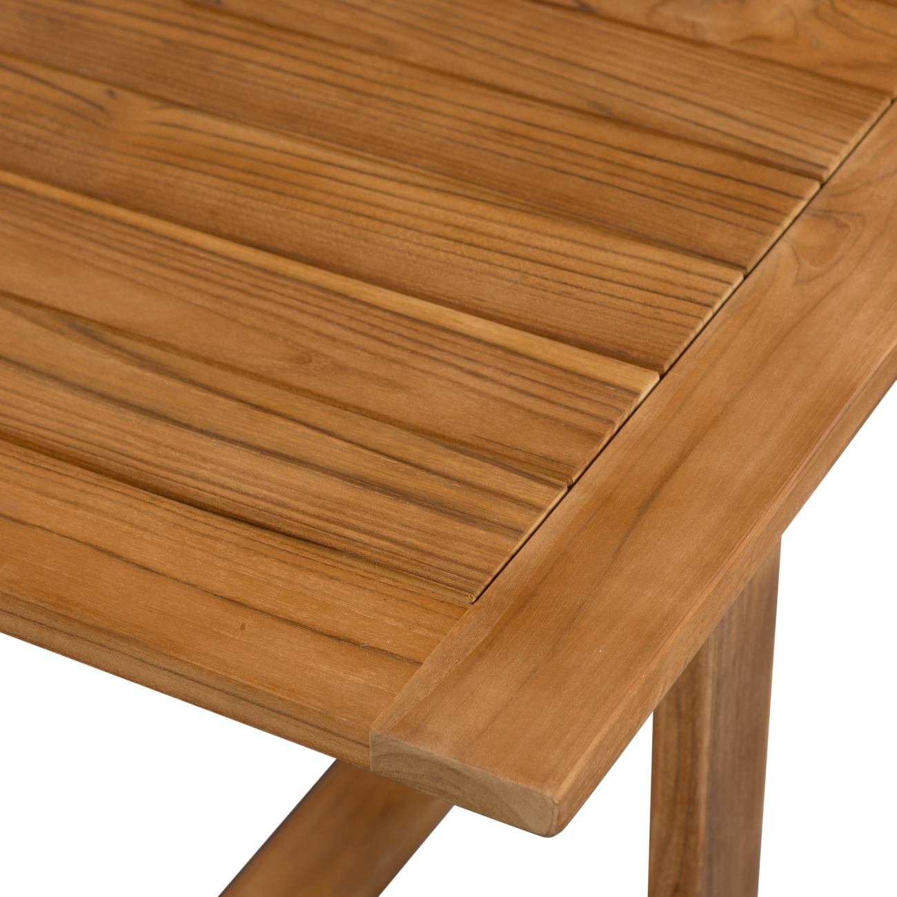 Der Gartenesstisch Beaver überzeugt mit seinem modernen Design. Gefertigt wurde er aus Teakholz, welcher einen natürlichen Farbton besitzt. Das Gestell ist auch aus Teakholz. Der Tisch besitzt eine Größe von 240x90 cm.