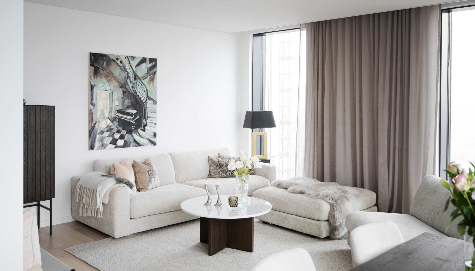 Edles Möbelstück: Couchtisch Brooksville, Marmor Rund 90cm, Weiß / Braun für stilvolle Einrichtung.