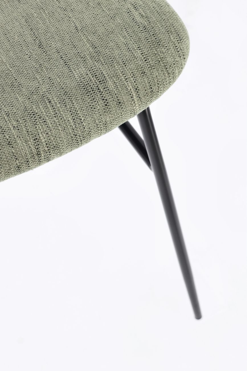 Der Esszimmerstuhl Glenna überzeugt mit seinem modernen Stil. Gefertigt wurde er aus Stoff, welcher einen grünen Farbton besitzt. Das Gestell ist aus Metall und hat eine schwarze Farbe. Der Stuhl besitzt eine Sitzhöhe von 48 cm.