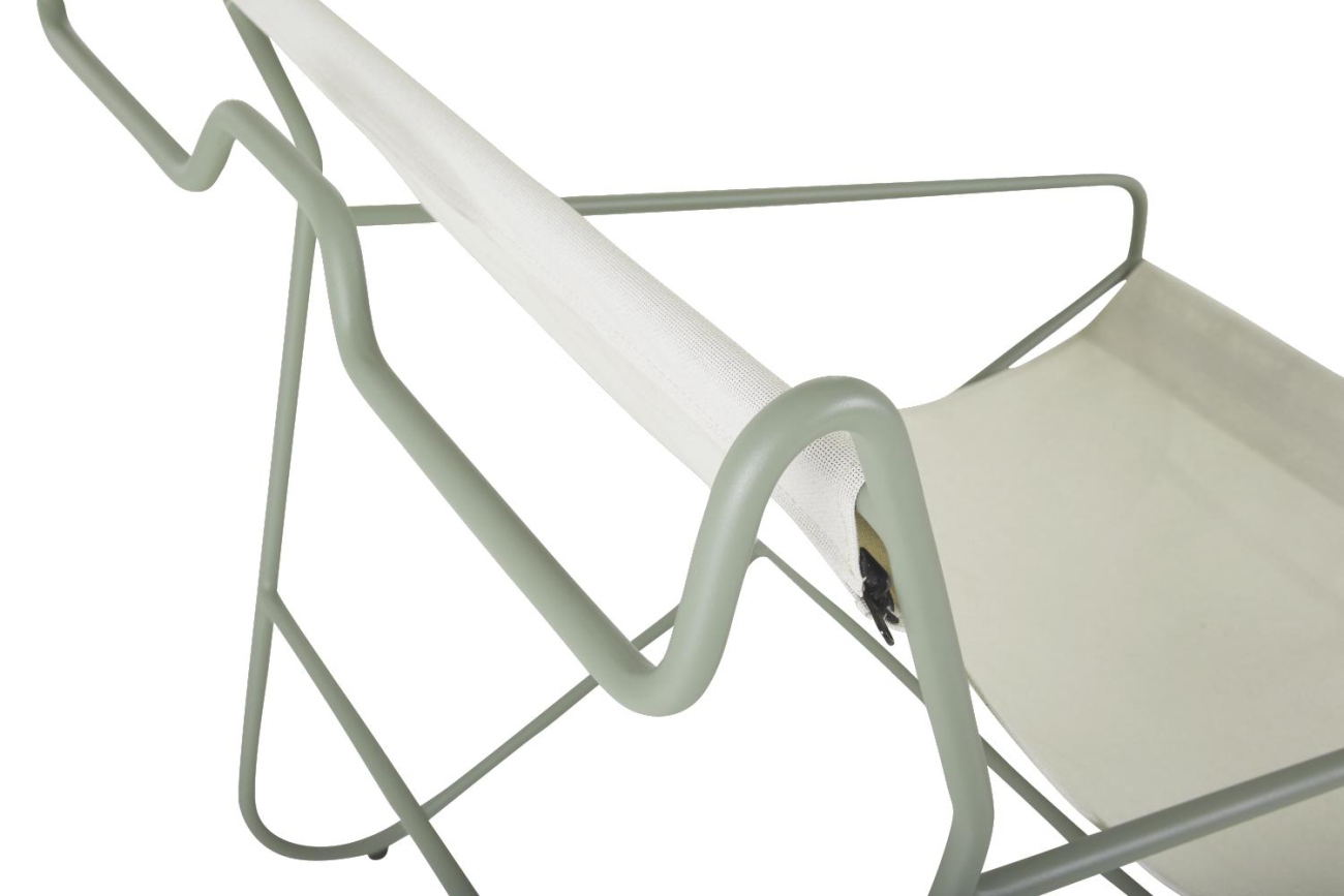 Der Gartensessel Poul überzeugt mit seinem modernen Design. Gefertigt wurde er aus Stoff, welcher einen weißen Farbton besitzt. Das Gestell ist aus Metall und hat eine grüne Farbe. Die Sitzhöhe des Sessels beträgt 36 cm.