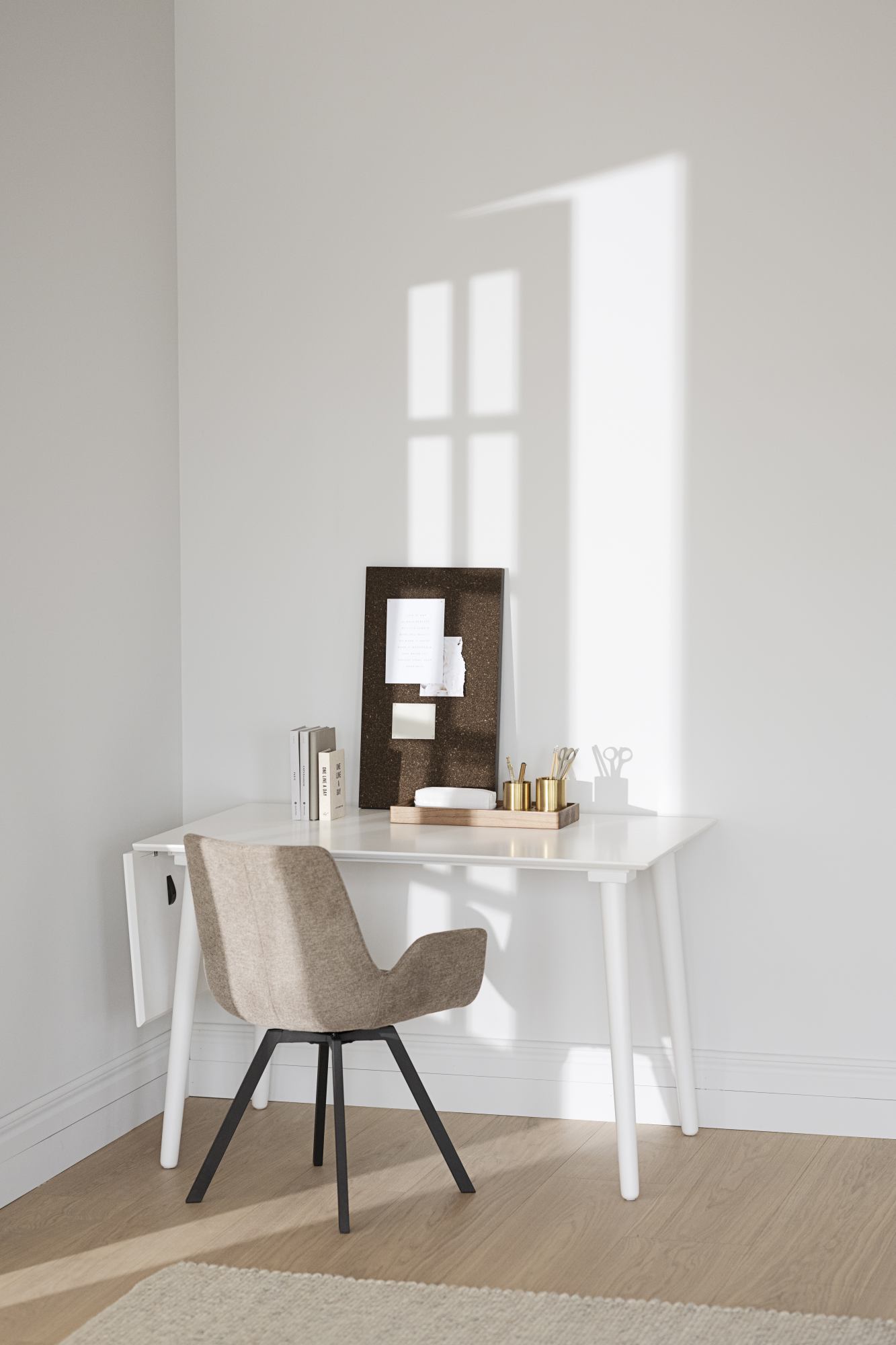 Klapptisch Lotta  120/160x80cm, MDF Weiß – modernes Design trifft Komfort.