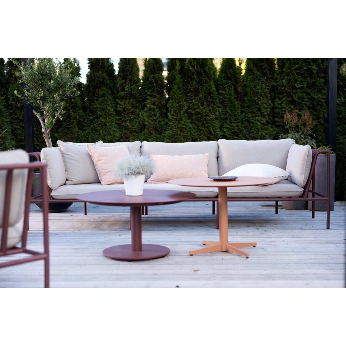 Gartencouchtisch Peace aus Aluminium - 80x80x40 cm, Zinnoberrot